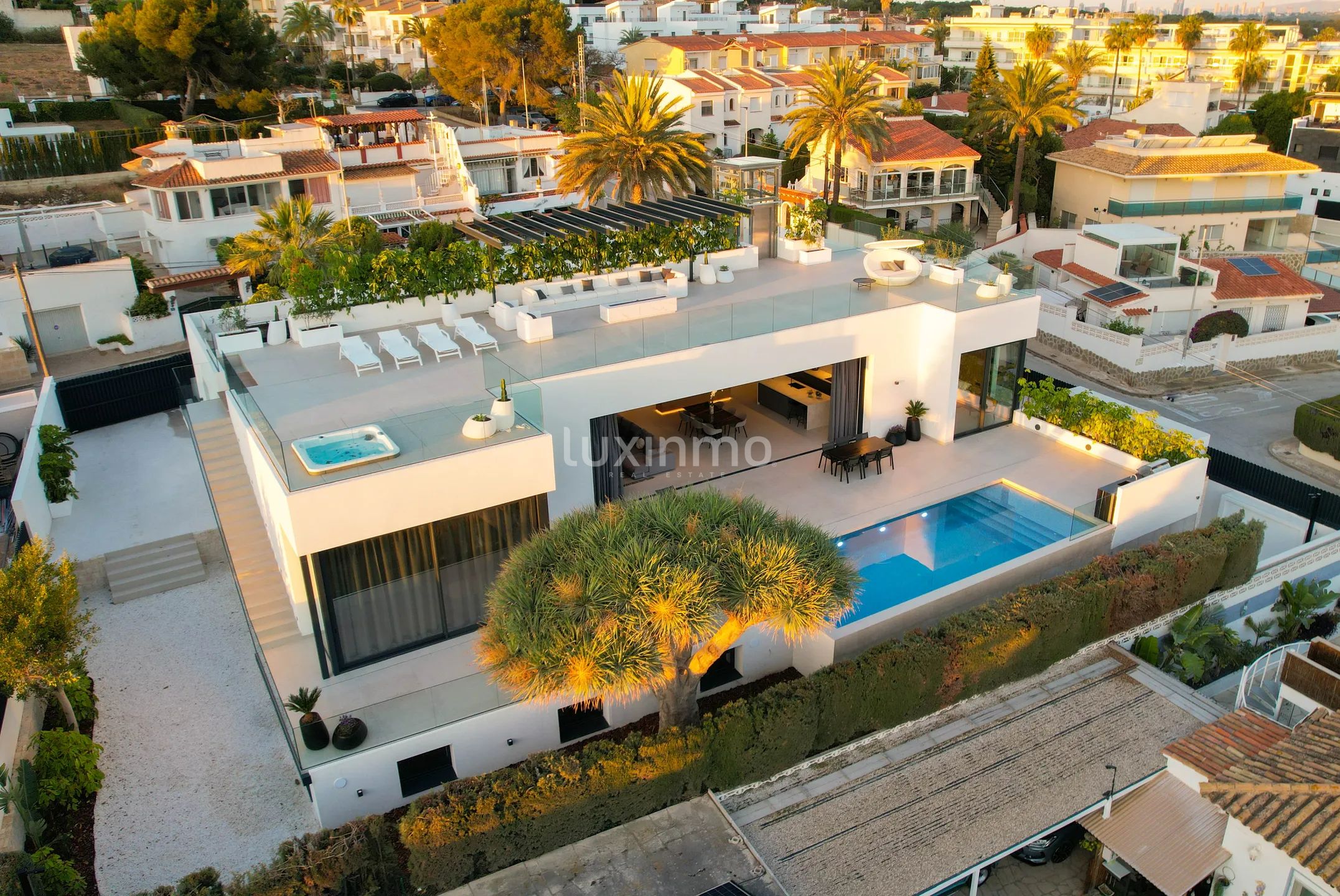 Large luxury villa for sale in Albir — photo 41
