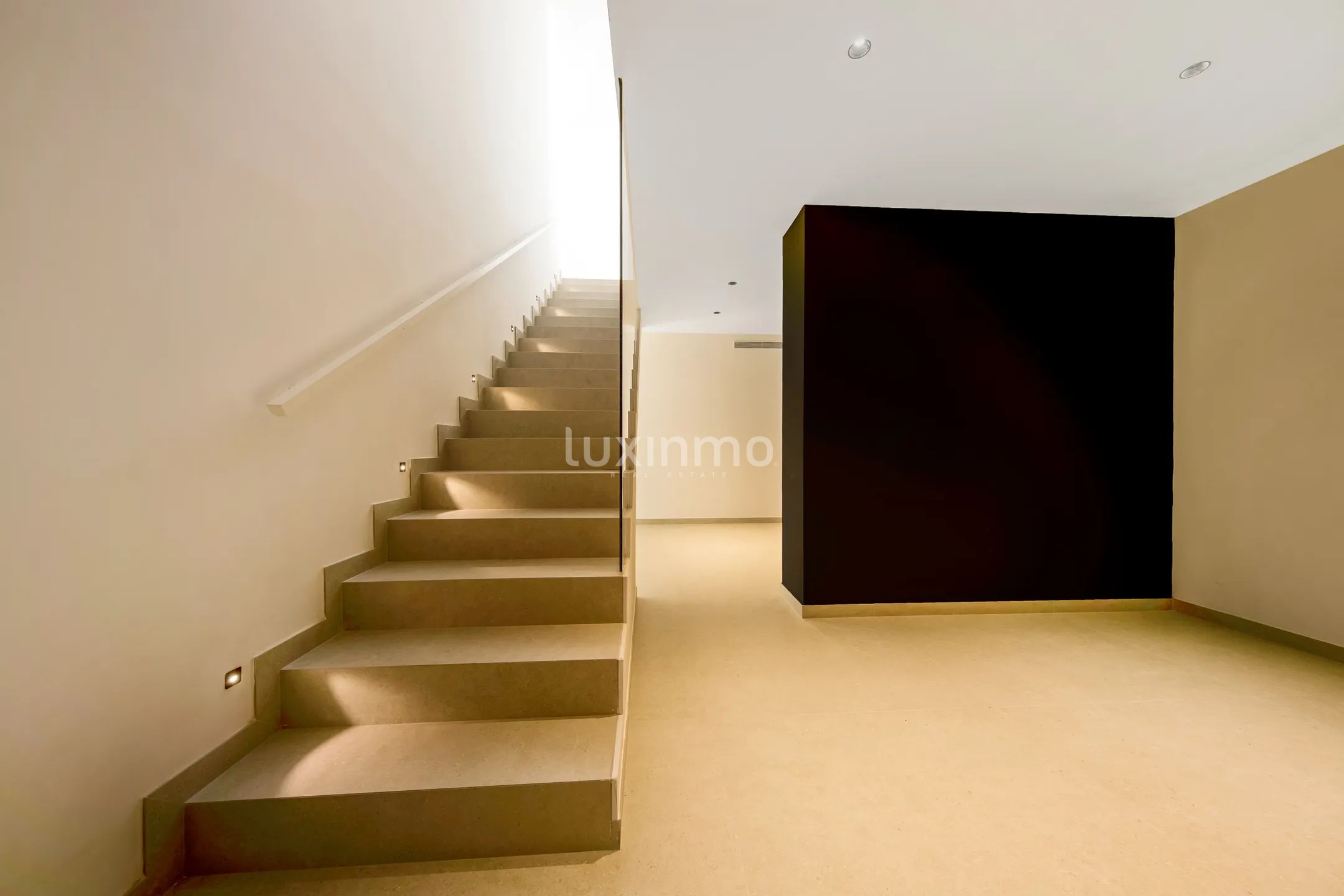 Large luxury villa for sale in Albir — photo 36