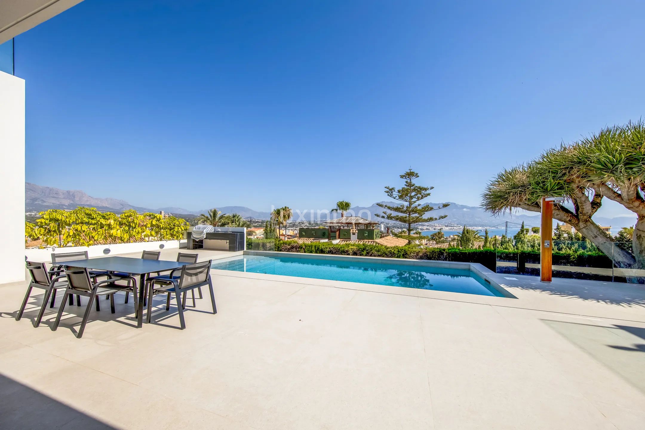 Large luxury villa for sale in Albir — photo 9