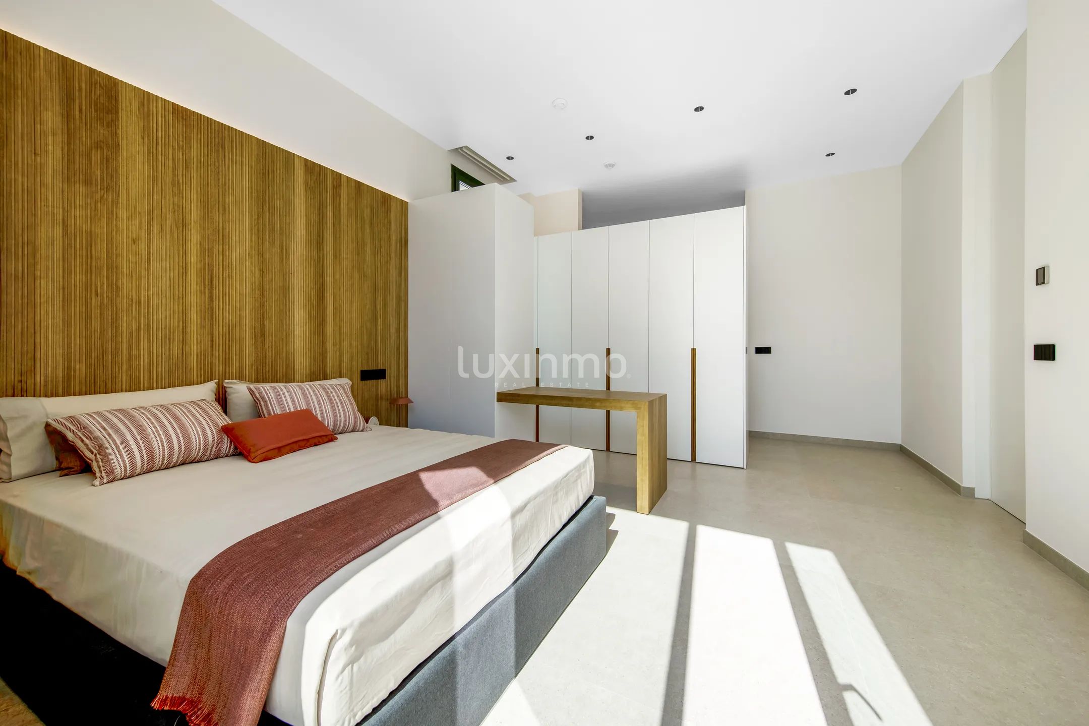 Large luxury villa for sale in Albir — photo 27