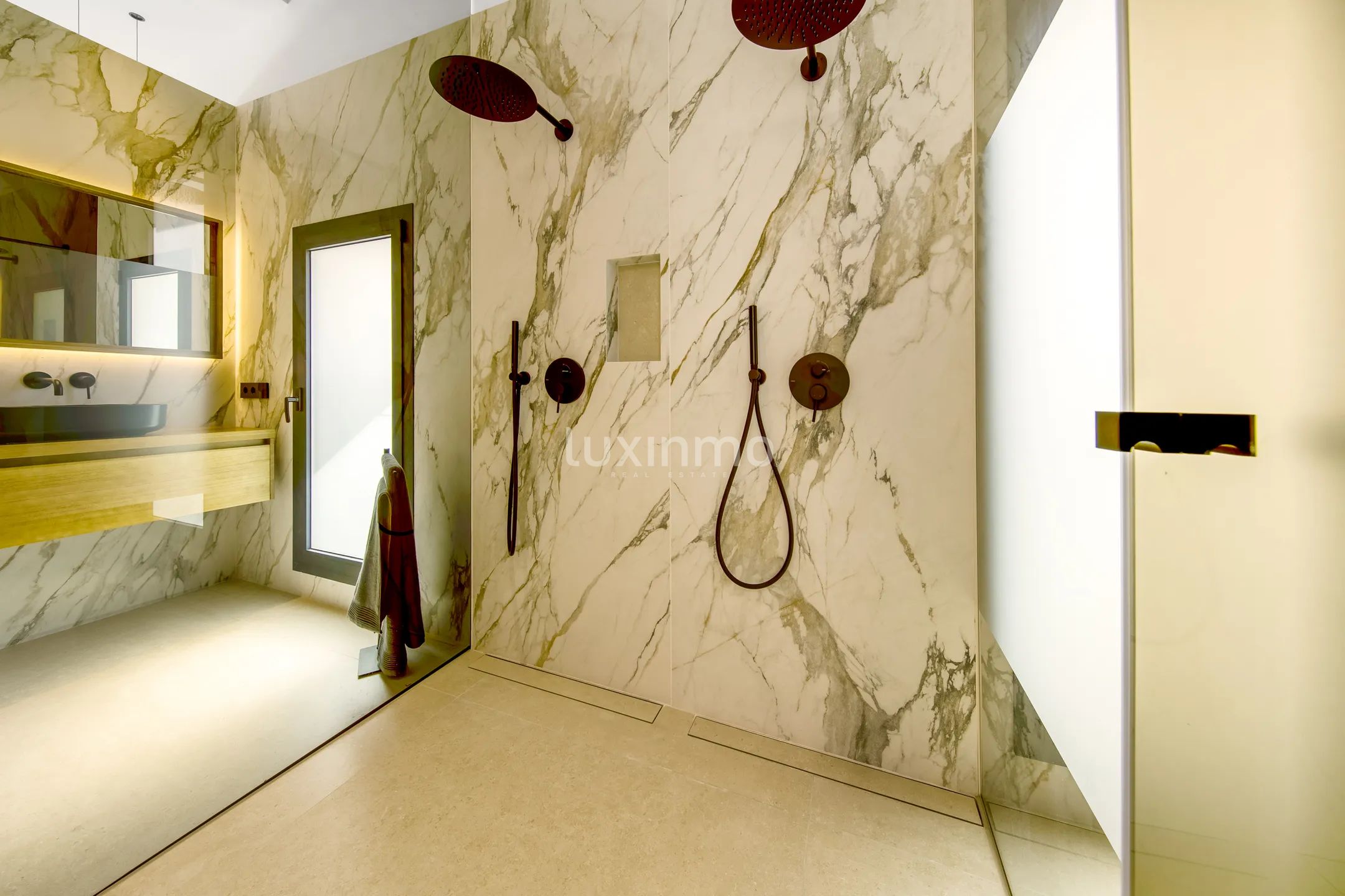 Large luxury villa for sale in Albir — photo 33