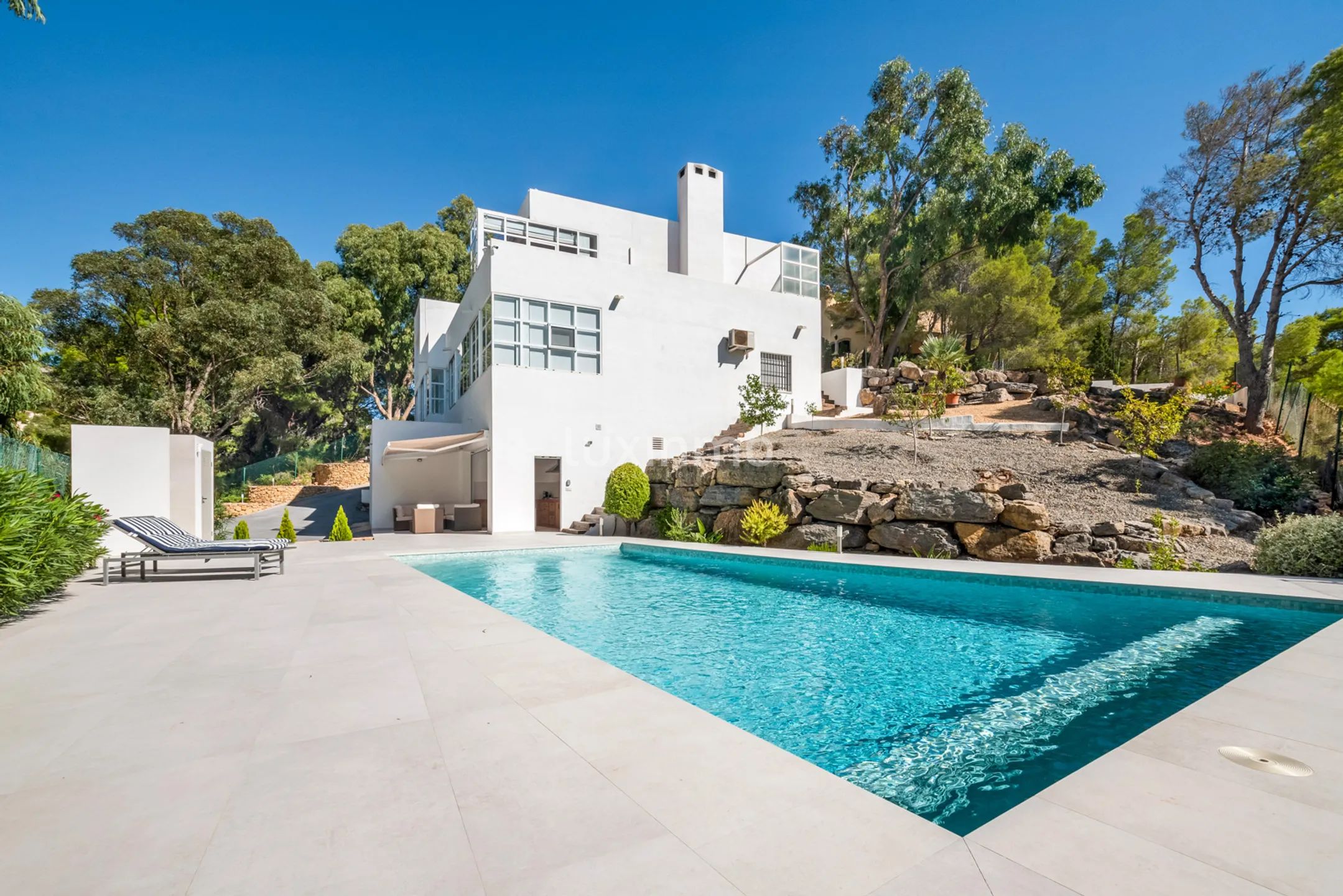 Beautiful villa with swimming pool and panoramic views for sale in Altea