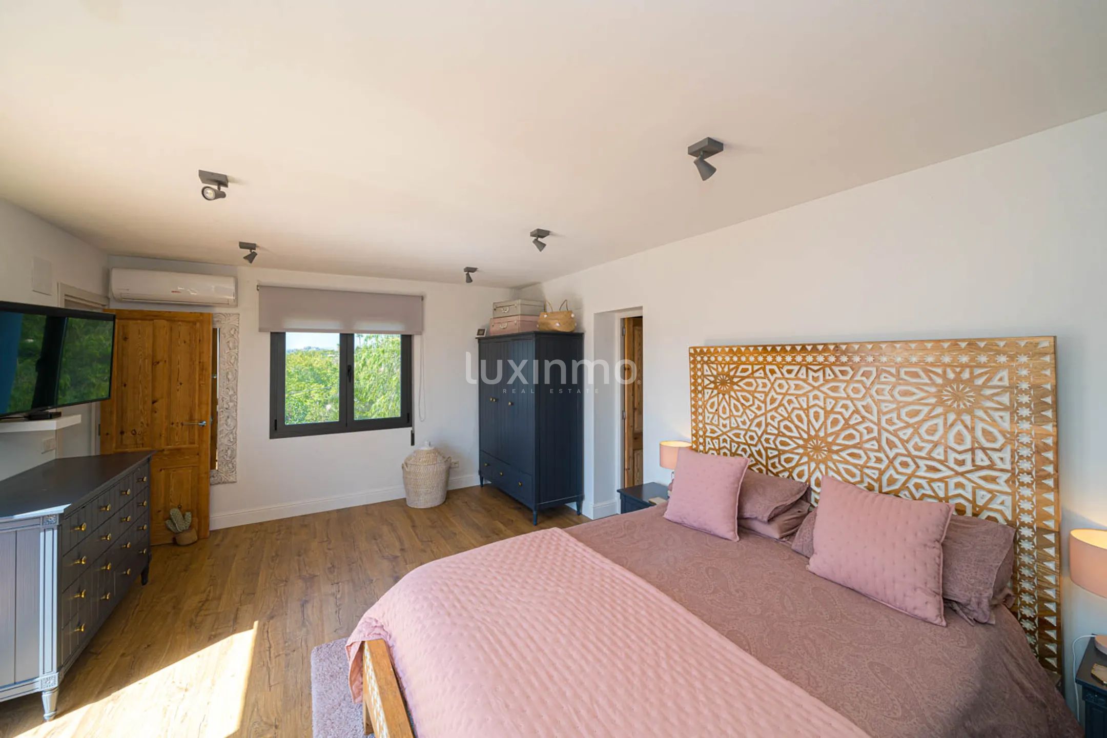 Koselig og romslig villa til salgs i Javea Montgo-området — photo 11