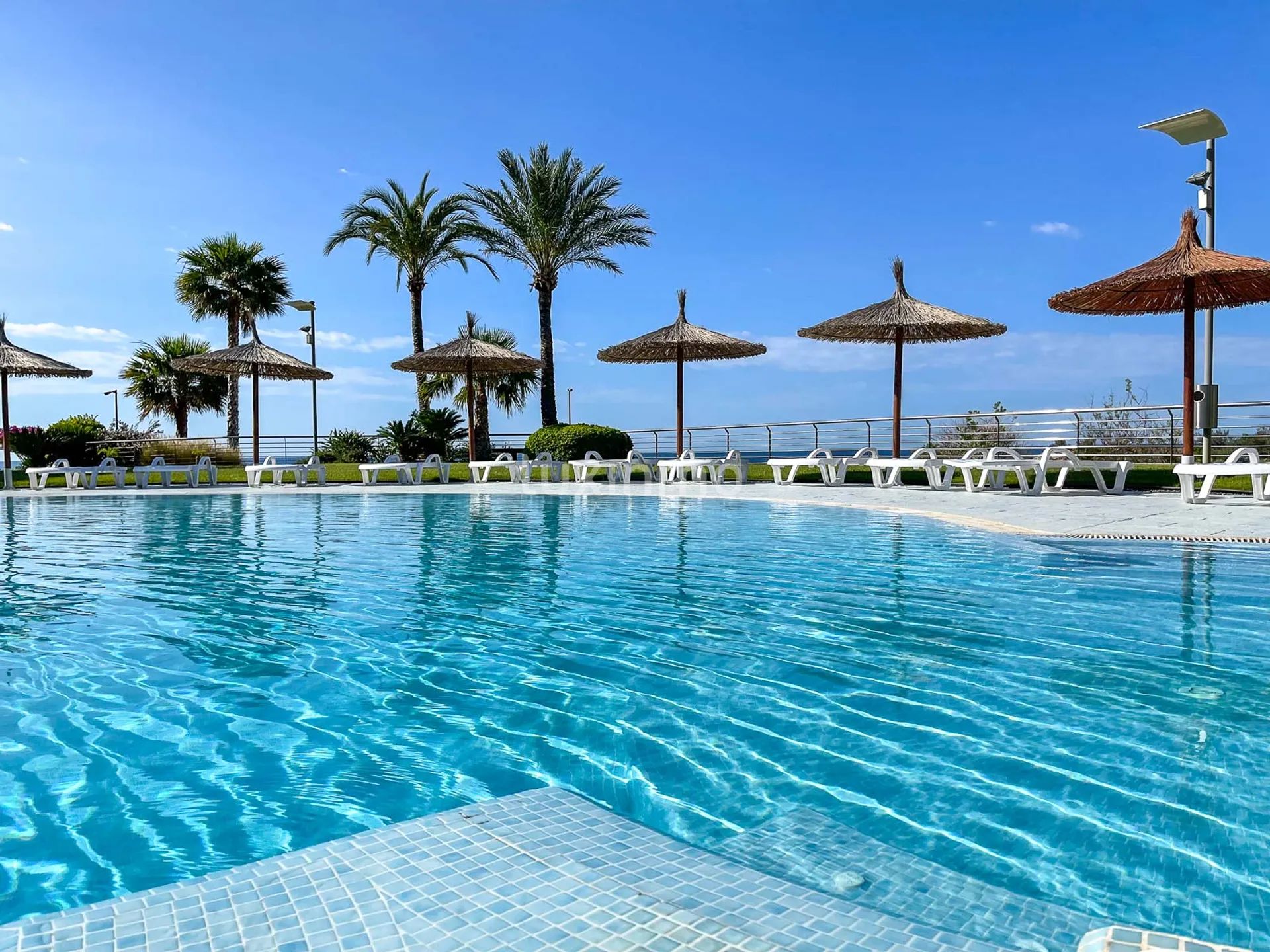 Louer un appartement avec vue sur la mer à Mascarat Beach Altea — photo 48