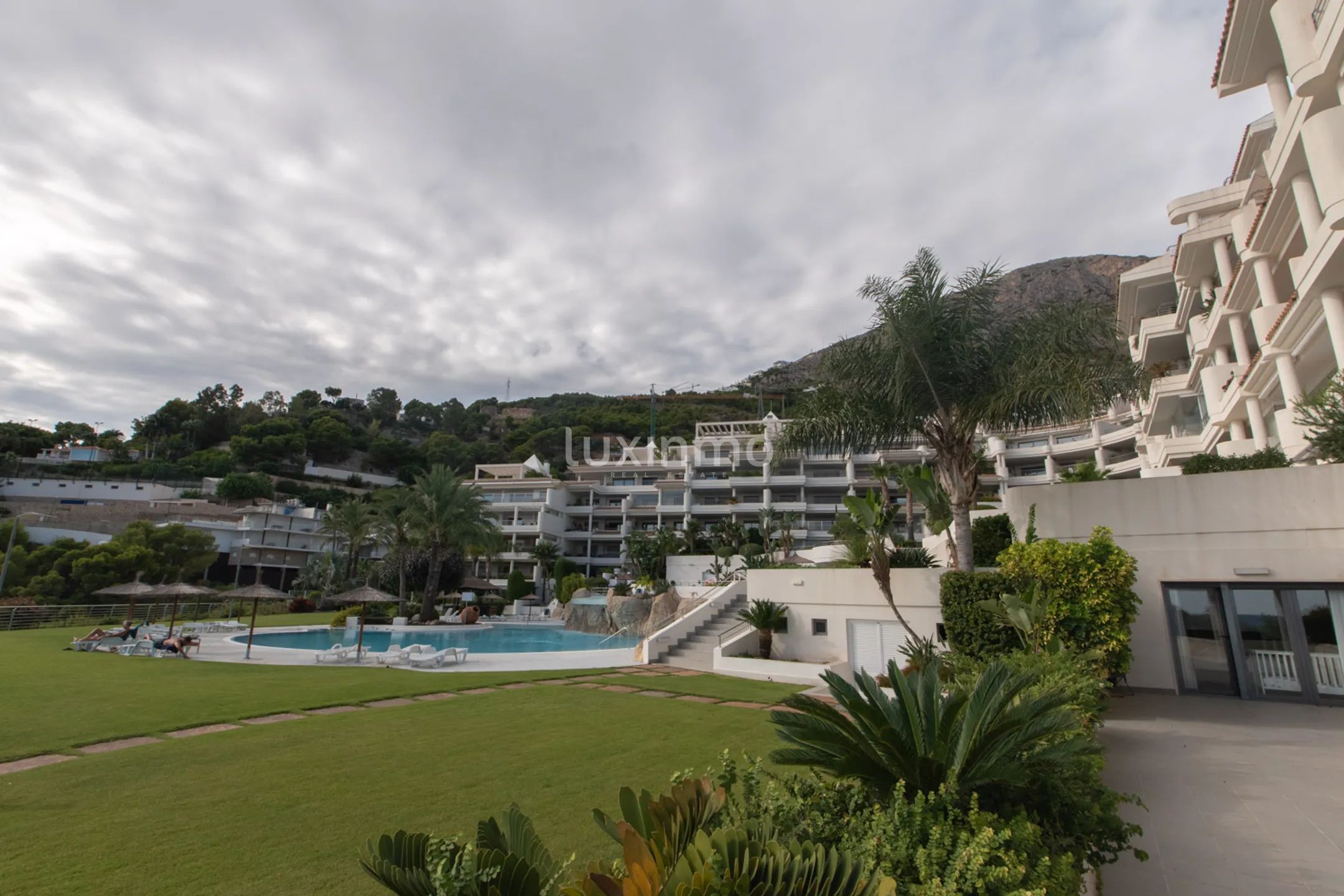 Louer un appartement avec vue sur la mer à Mascarat Beach Altea — photo 44