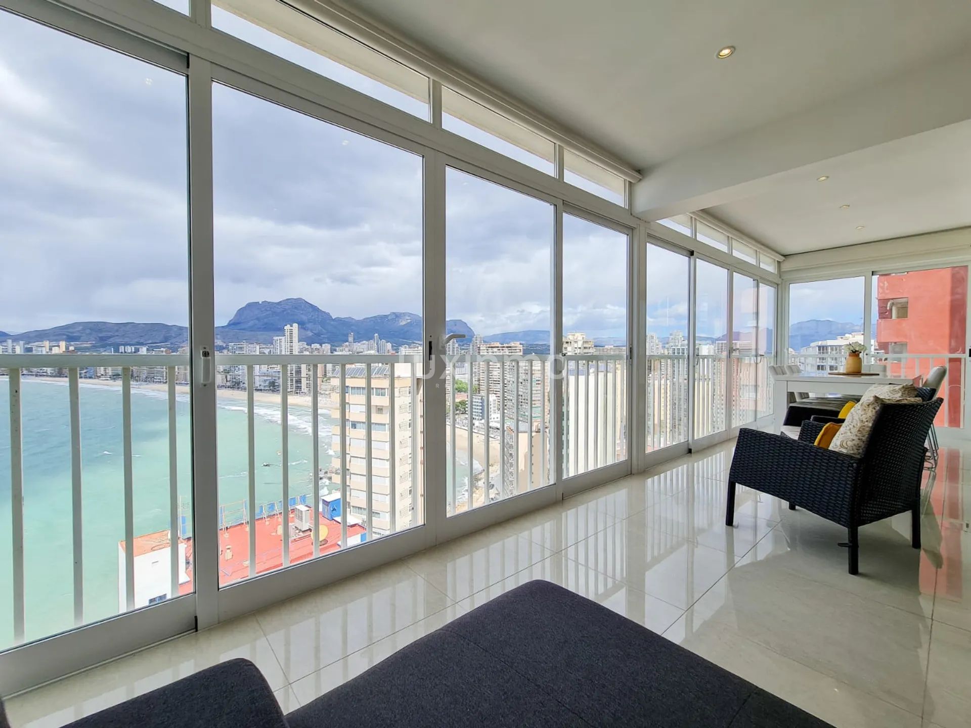 Precioso apartamento con vistas al mar en Benidorm para alquilar — photo 1