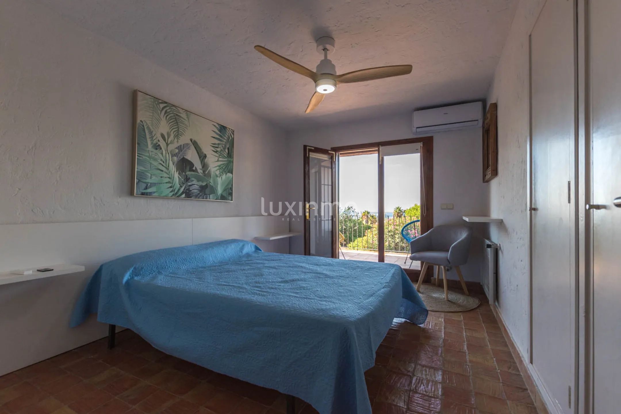 Rustic detached house with stunning sea and mountain views — photo 28