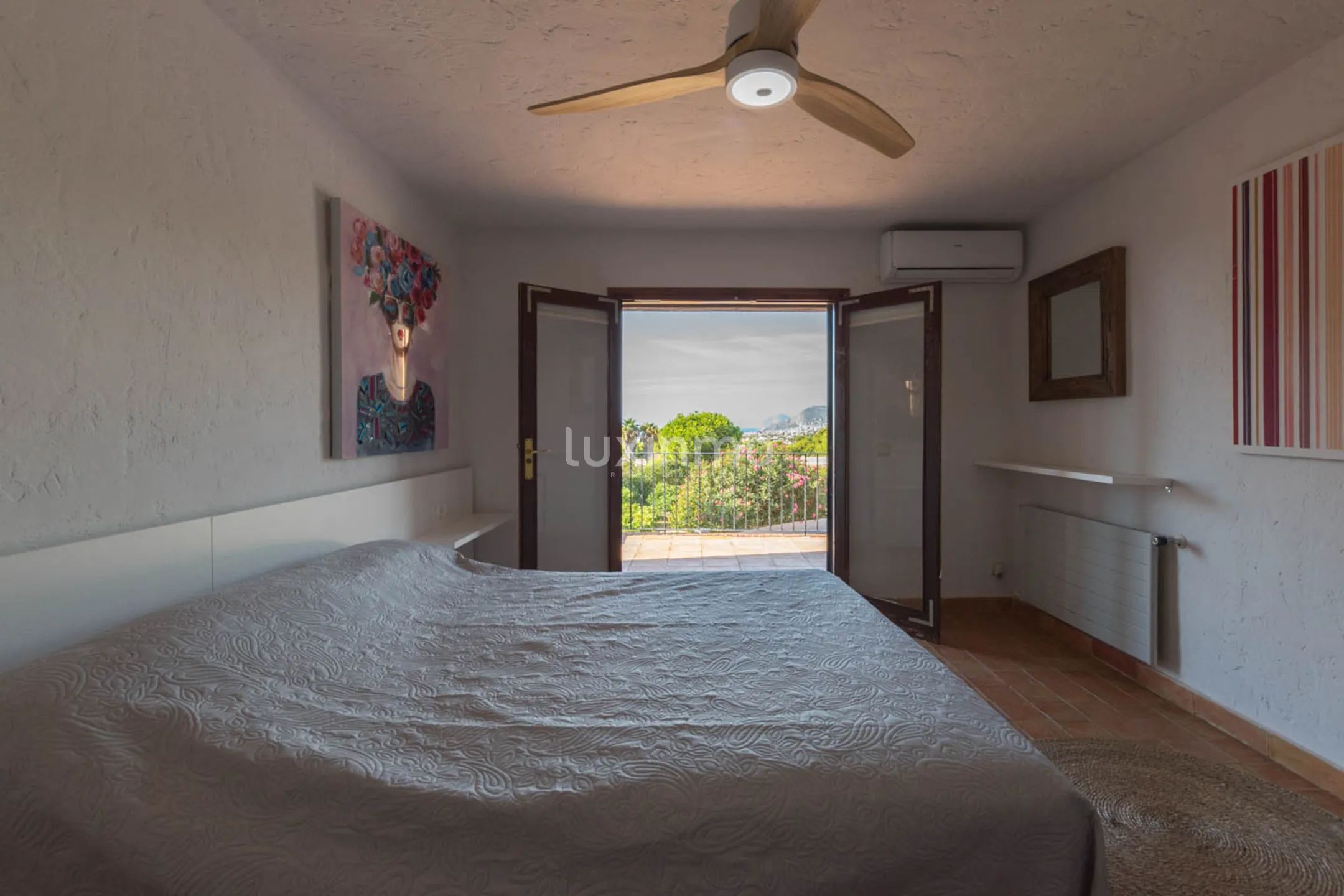 Rustic detached house with stunning sea and mountain views — photo 26