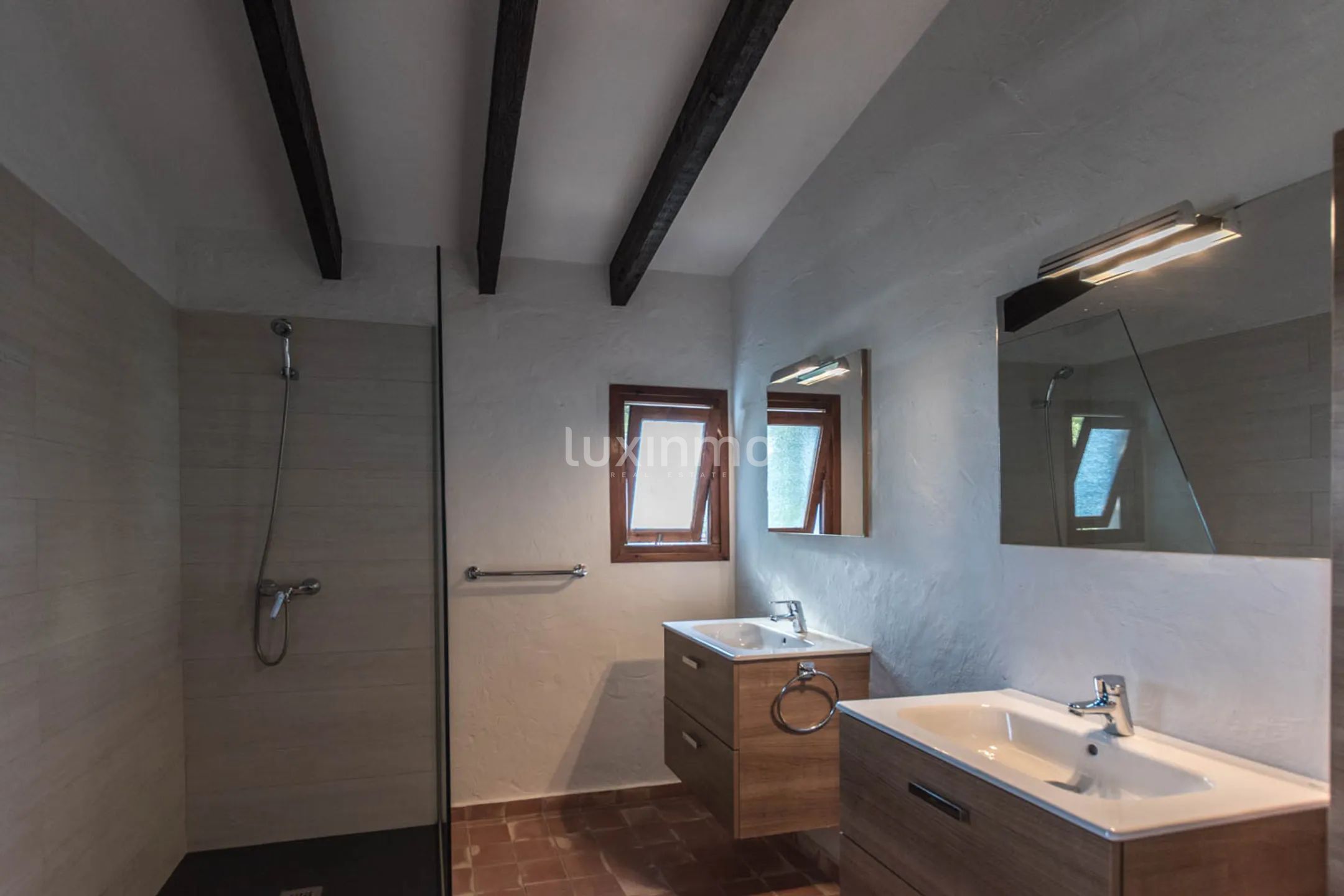 Rustic detached house with stunning sea and mountain views — photo 27