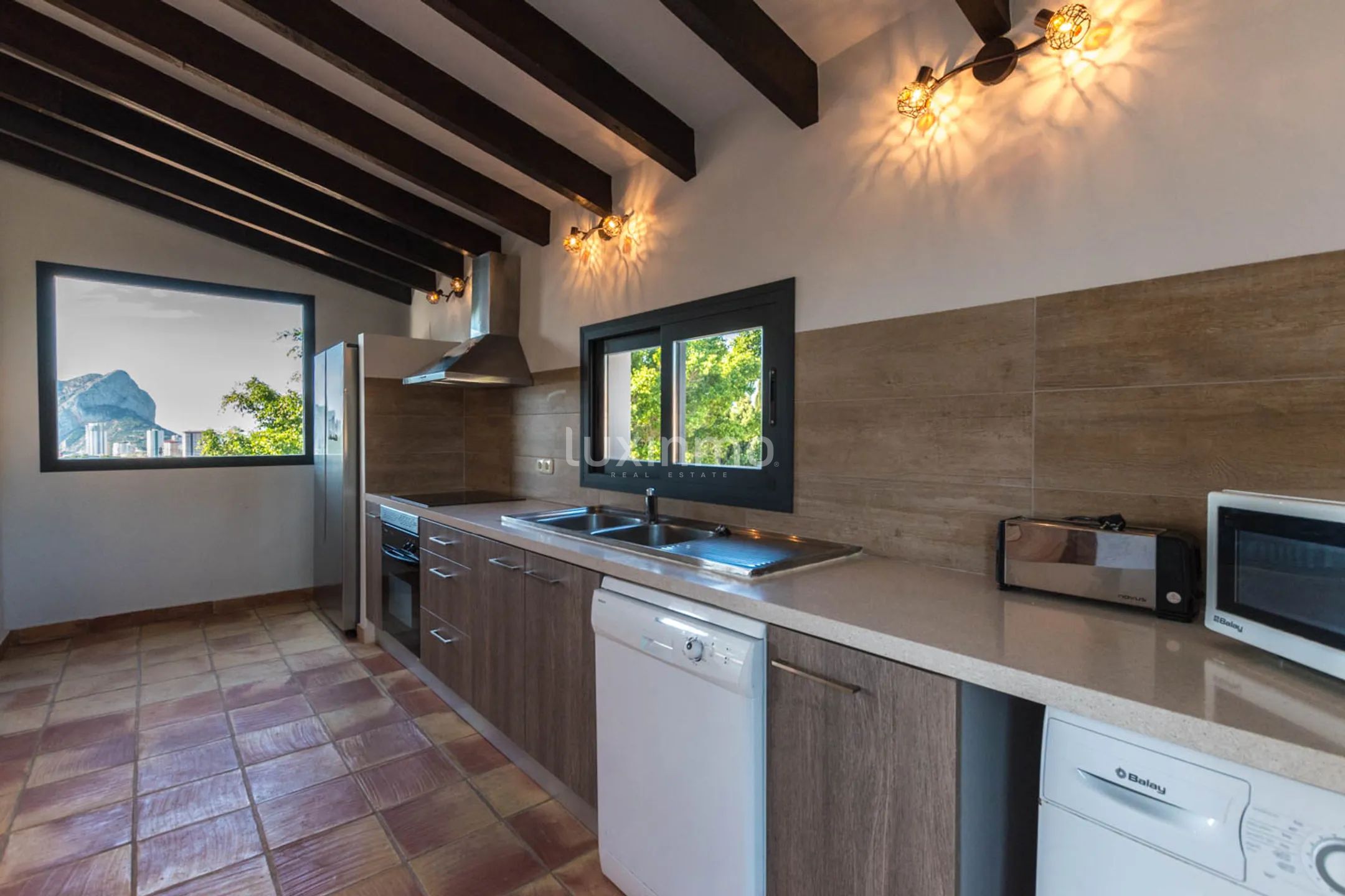 Rustic detached house with stunning sea and mountain views — photo 18