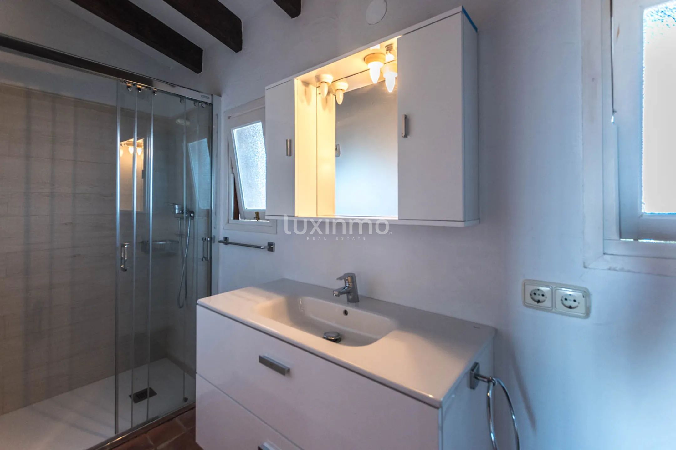 Rustic detached house with stunning sea and mountain views — photo 30