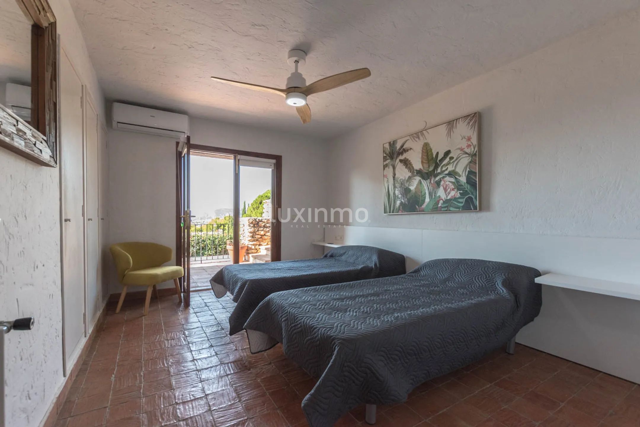 Rustic detached house with stunning sea and mountain views — photo 29