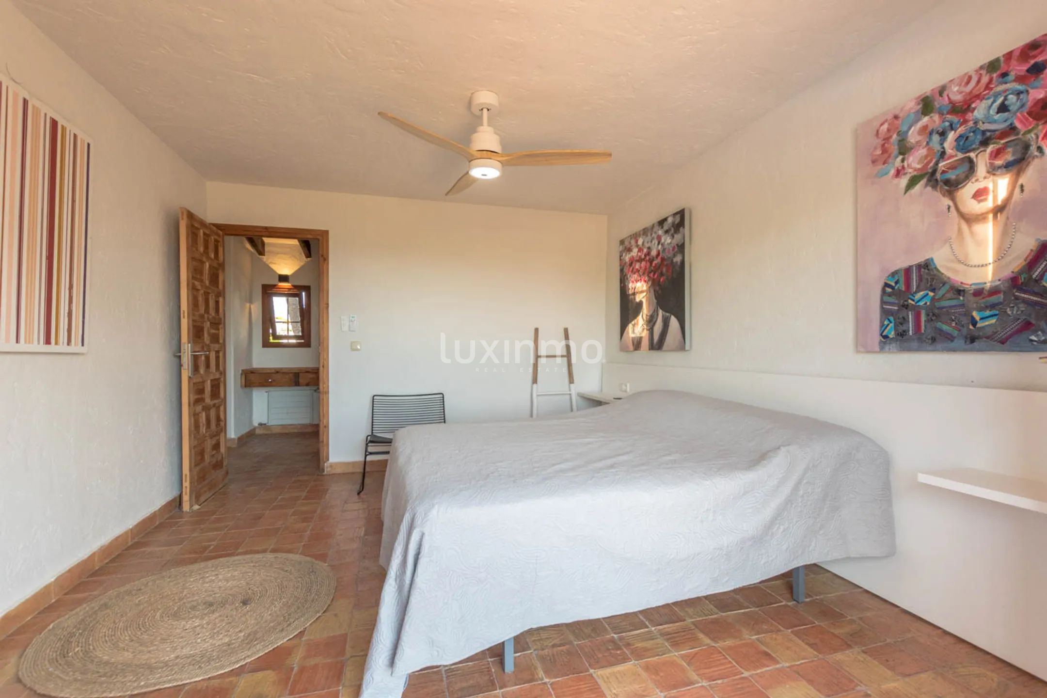 Rustic detached house with stunning sea and mountain views — photo 24