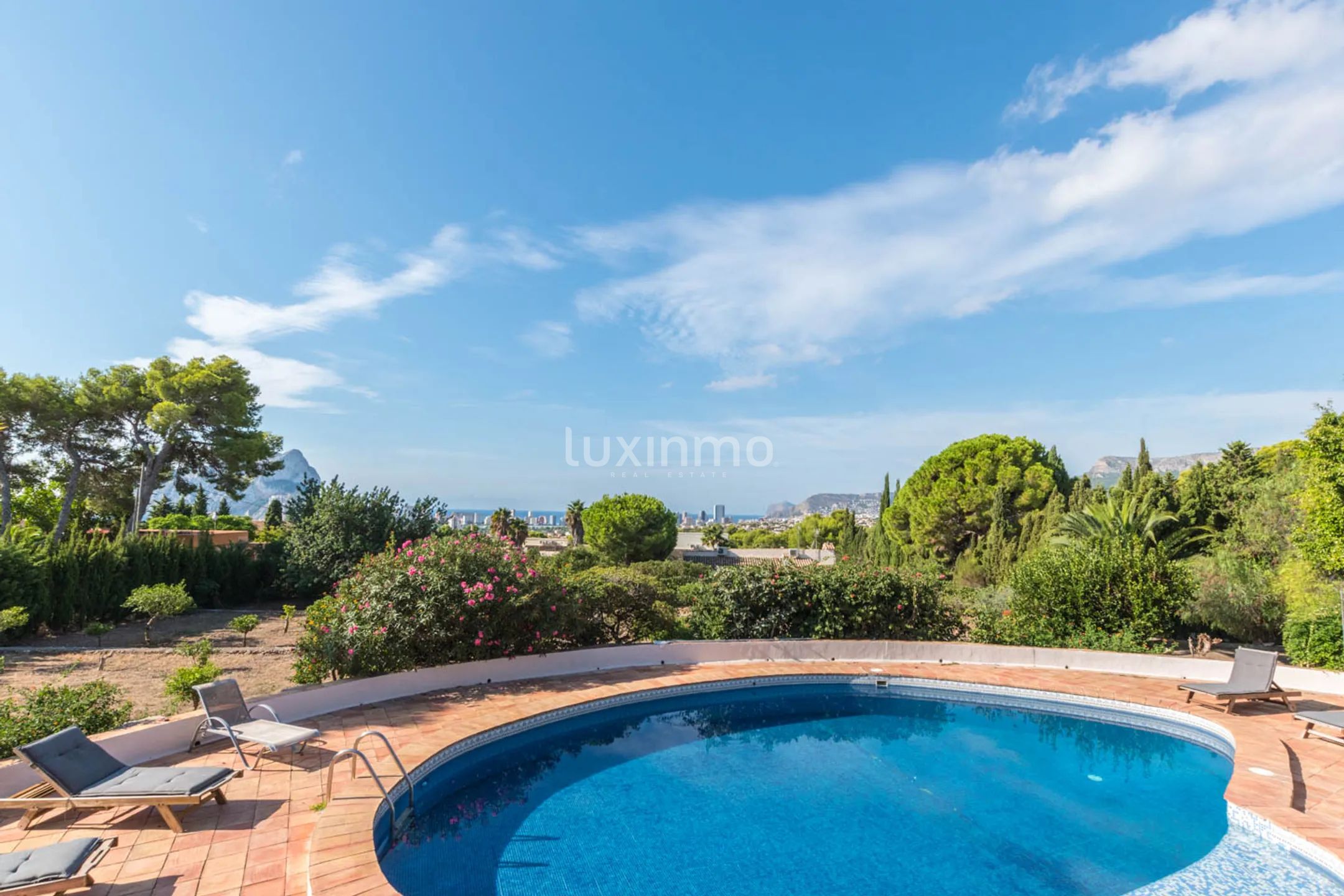 Rustic detached house with stunning sea and mountain views — photo 3