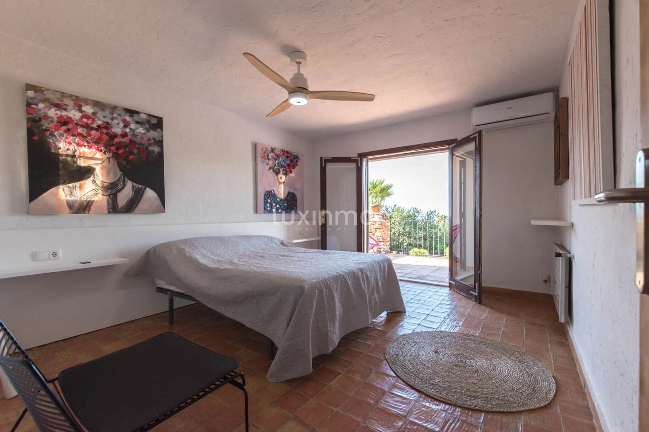 Rustic detached house with stunning sea and mountain views — photo 25