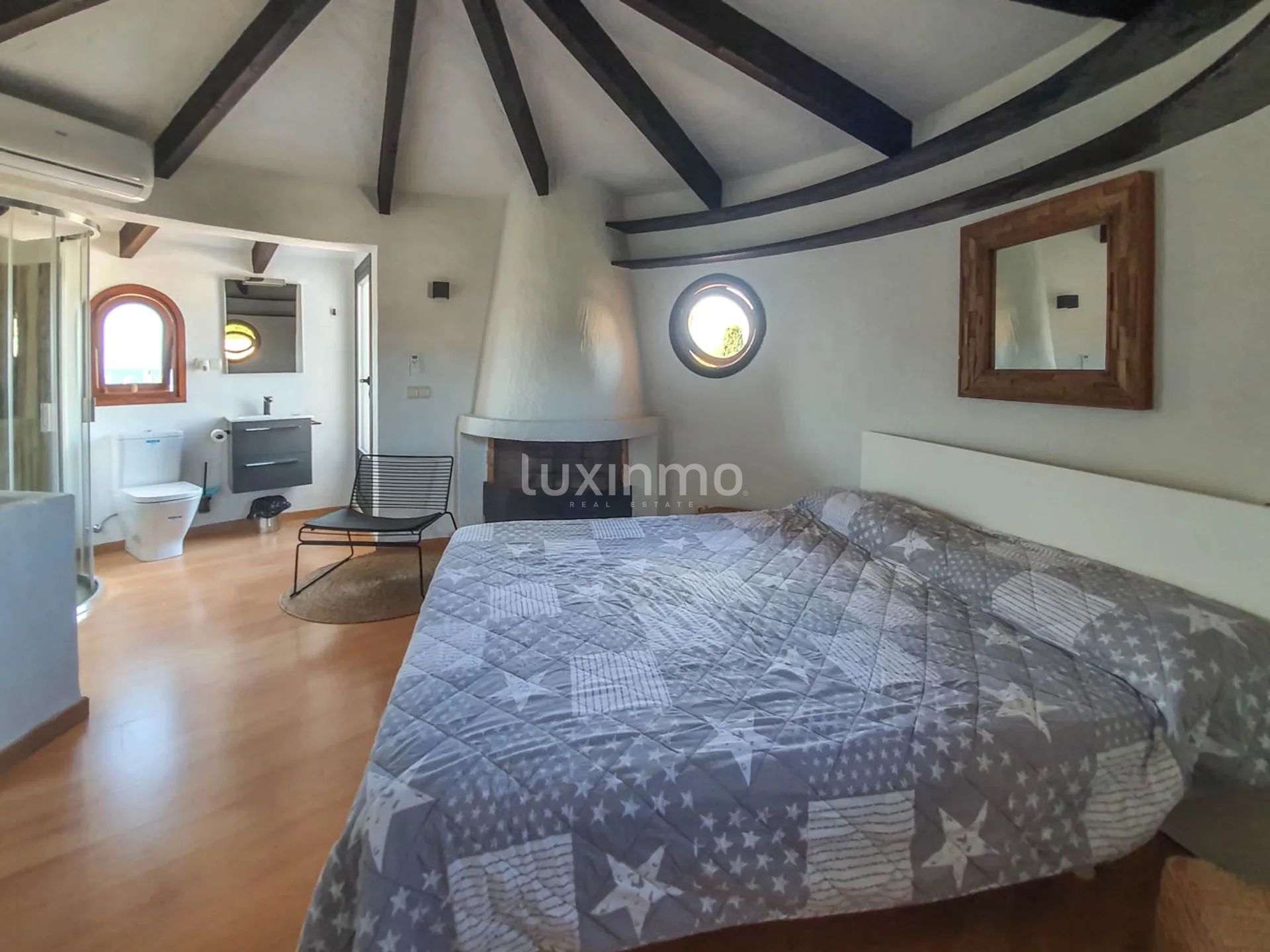 Rustic detached house with stunning sea and mountain views — photo 31