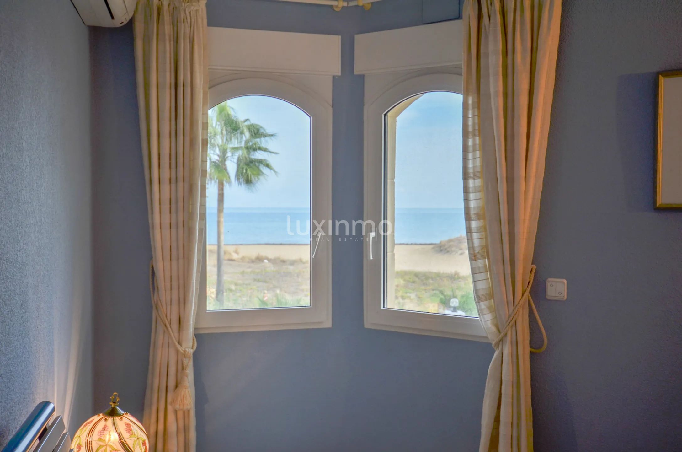 Большой дом на первой линии недалеко от Дении — photo 16