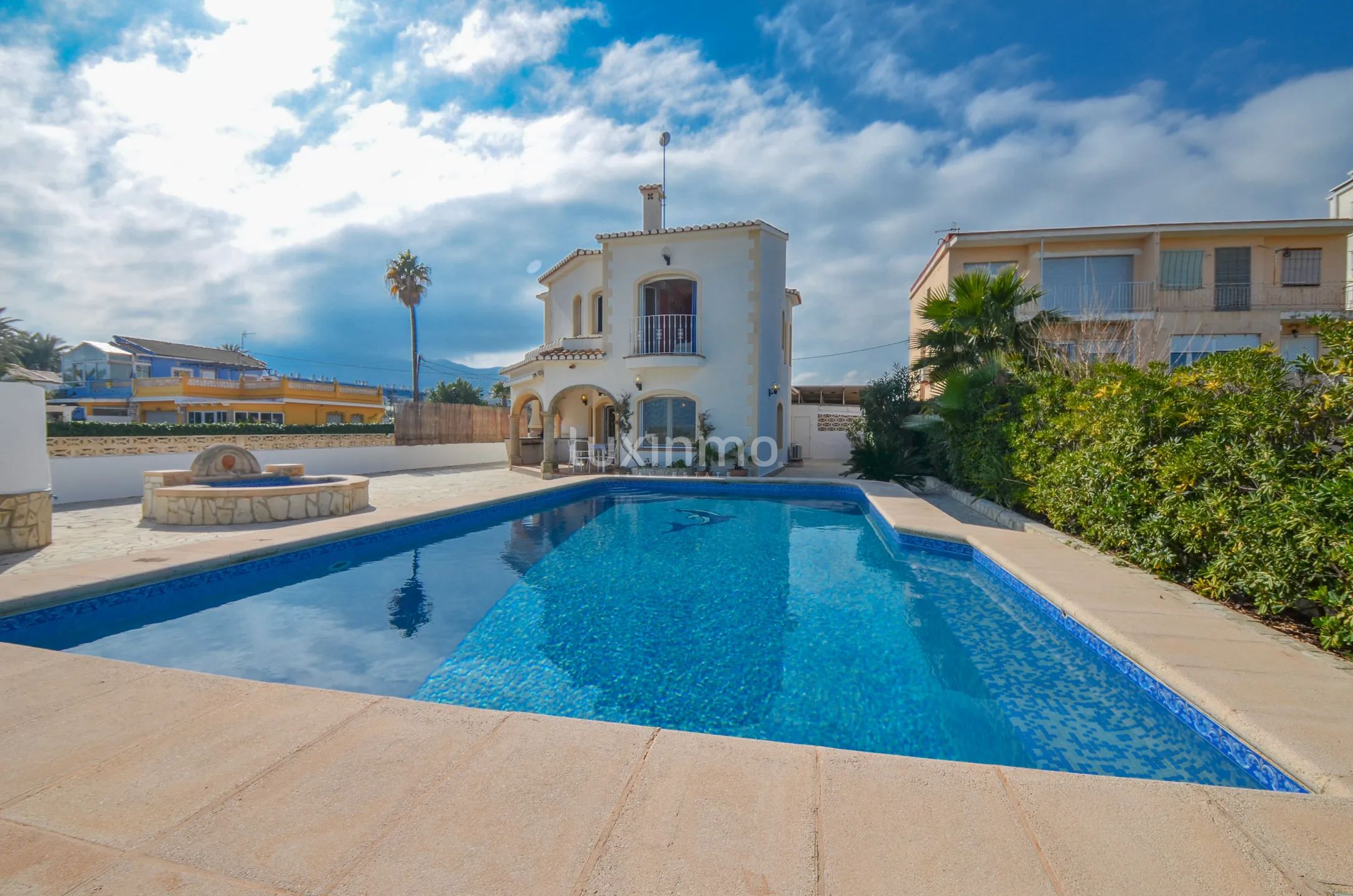 Большой дом на первой линии недалеко от Дении — photo 29