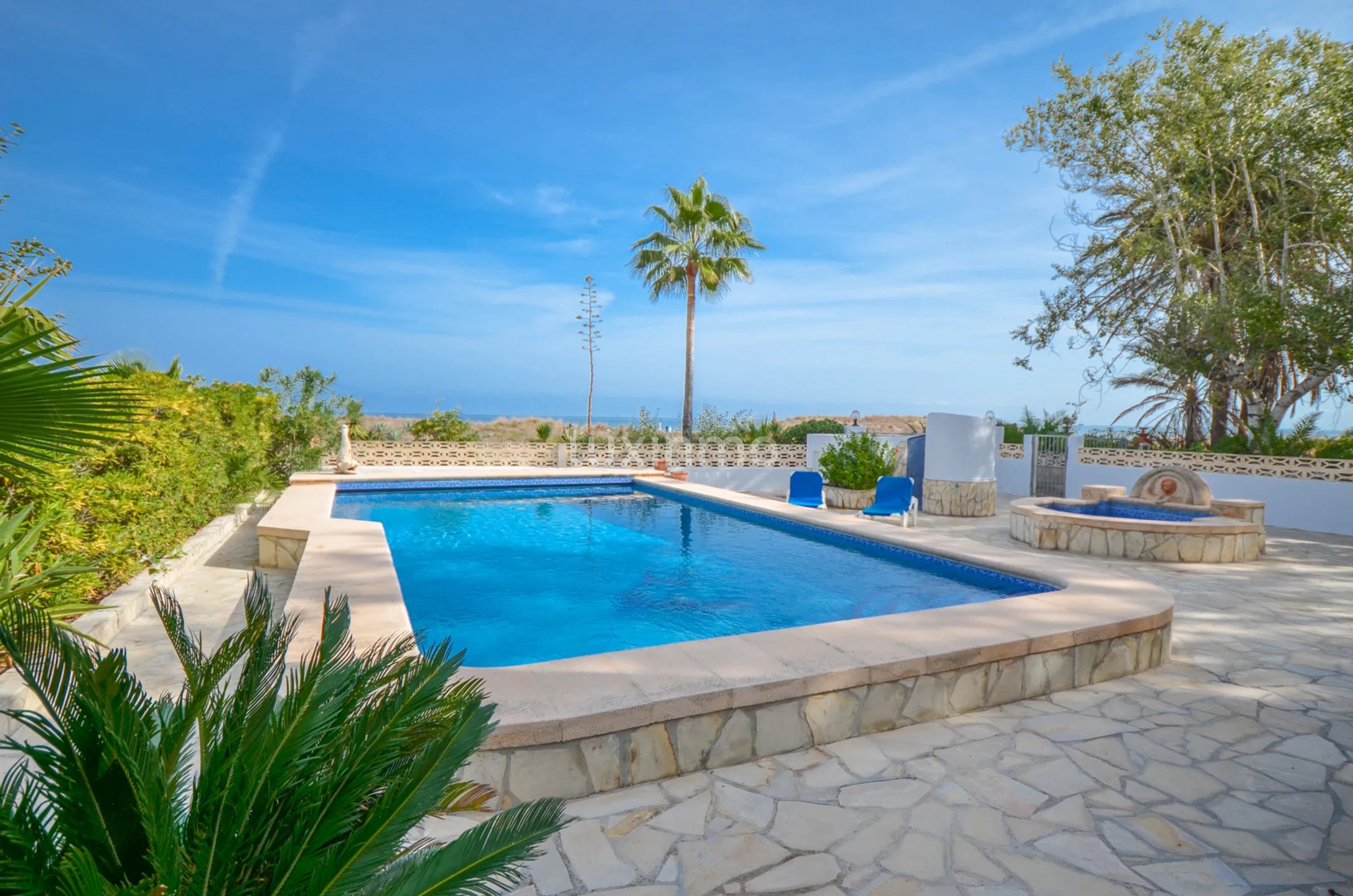 Большой дом на первой линии недалеко от Дении — photo 8