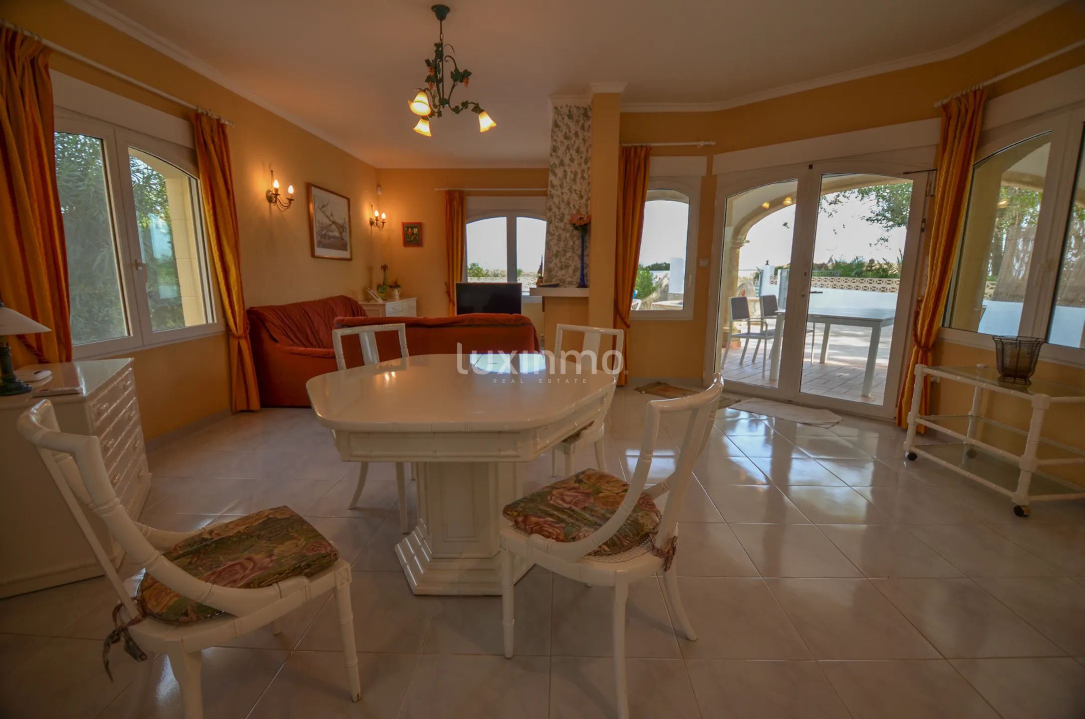 Большой дом на первой линии недалеко от Дении — photo 10