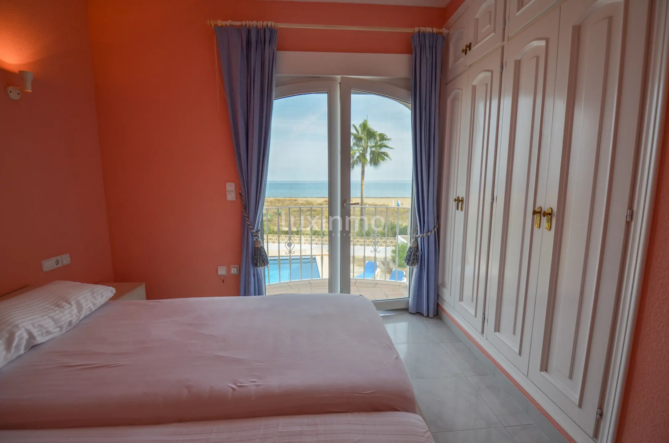 Большой дом на первой линии недалеко от Дении — photo 24