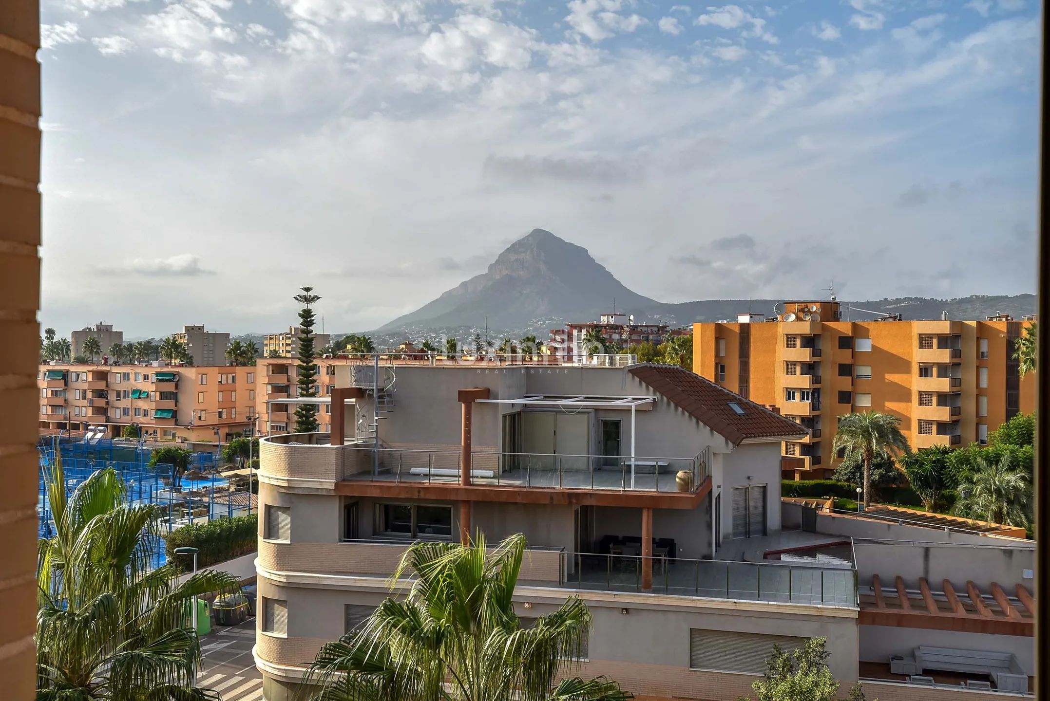 Luxury penthouse for sale with frontal sea views in Javea — photo 48