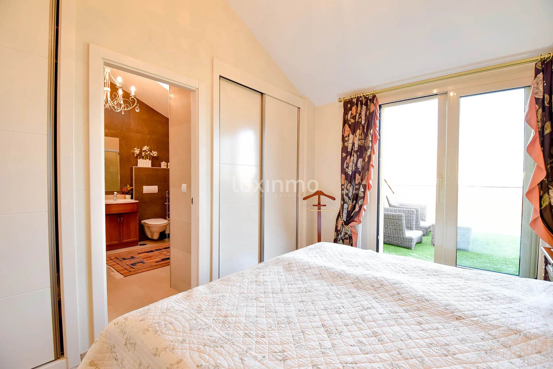Luxury penthouse for sale with frontal sea views in Javea — photo 54