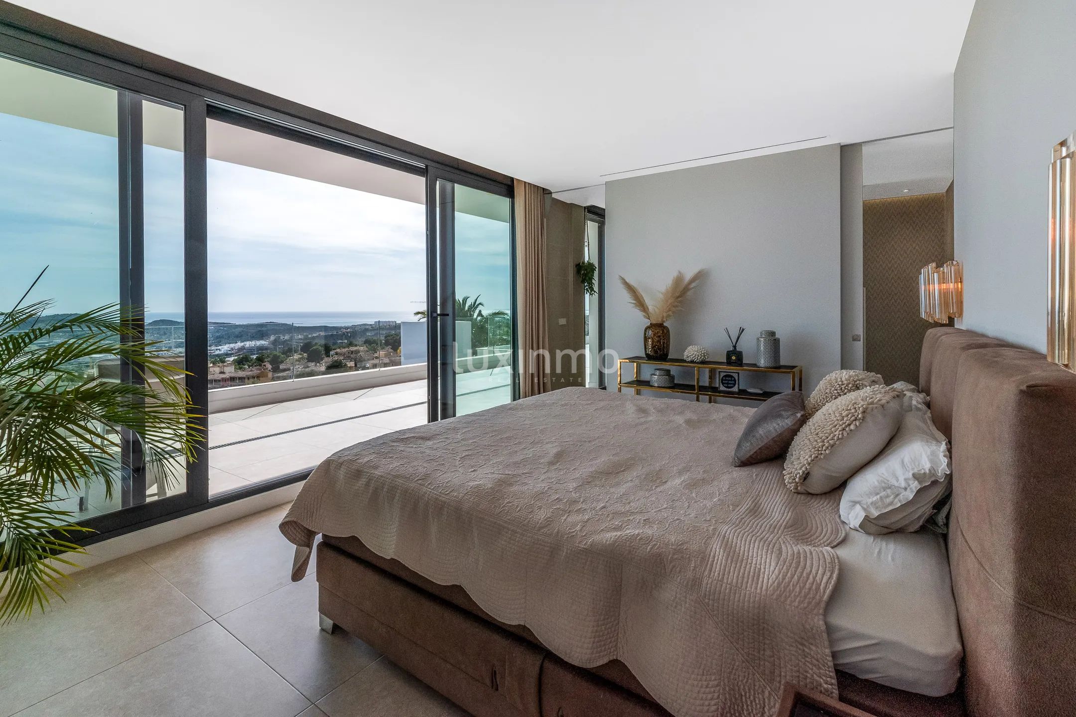 Beautiful villa with infinity pool and sea views for sale in Finestrat — photo 24