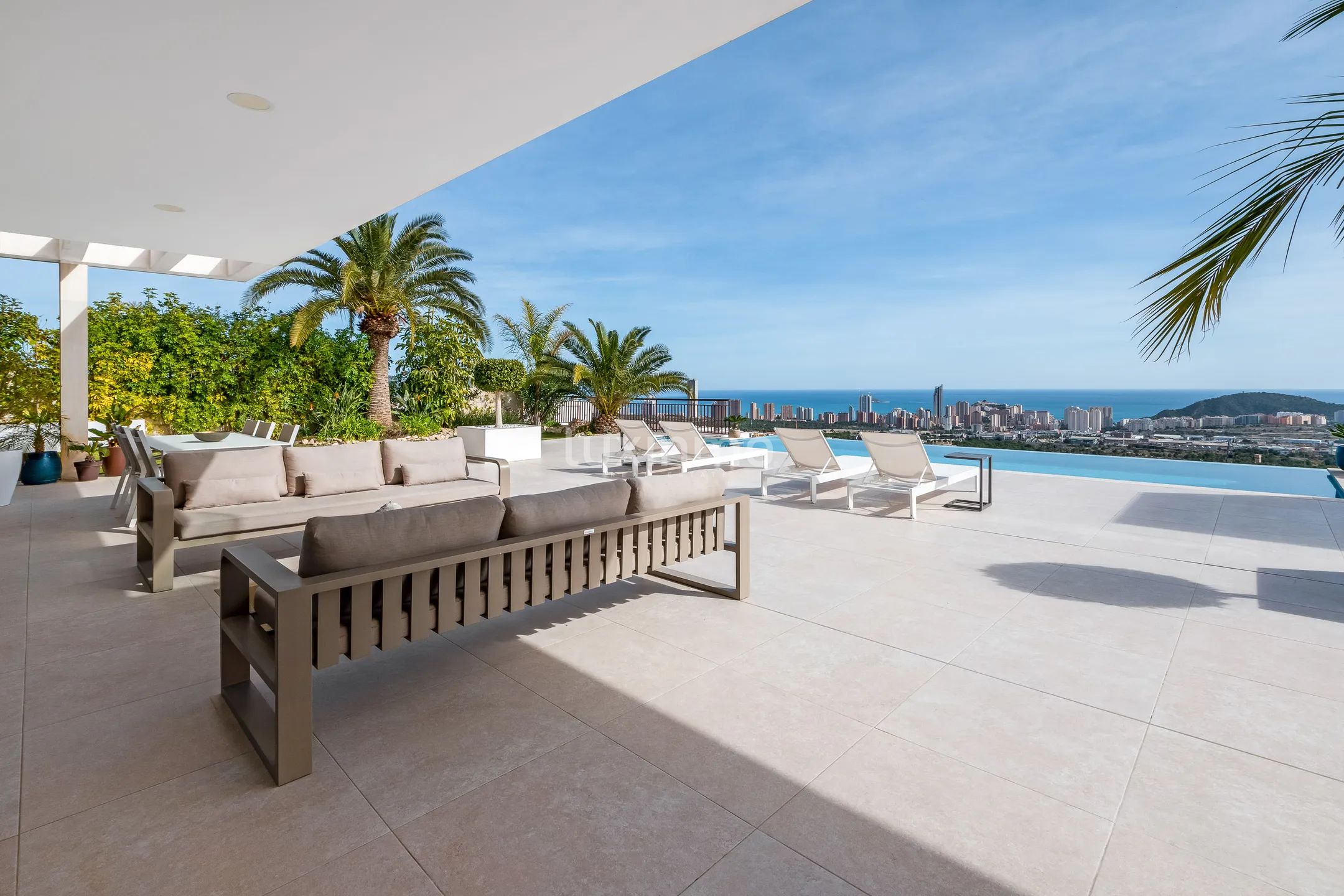 Beautiful villa with infinity pool and sea views for sale in Finestrat — photo 6