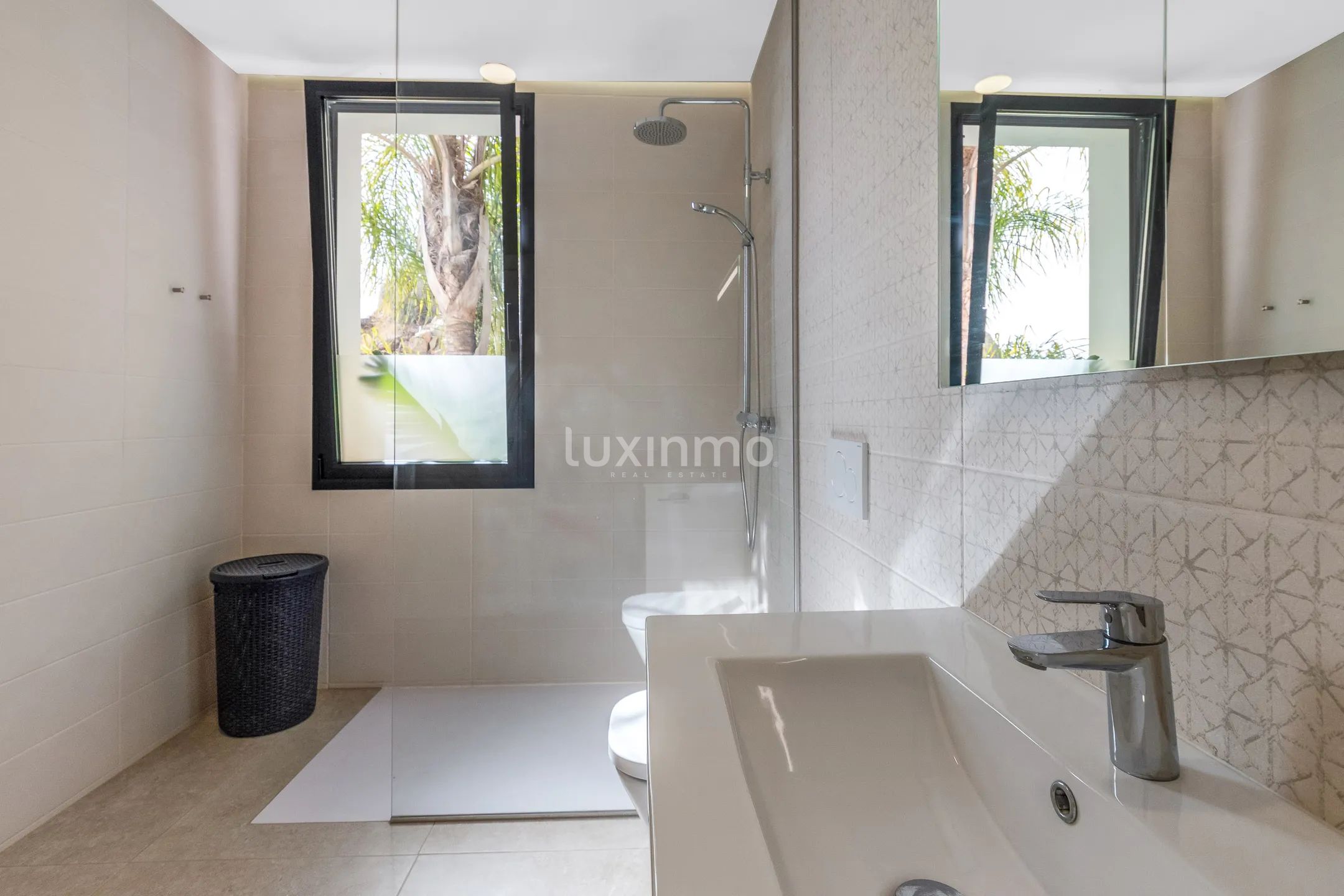 Beautiful villa with infinity pool and sea views for sale in Finestrat — photo 31
