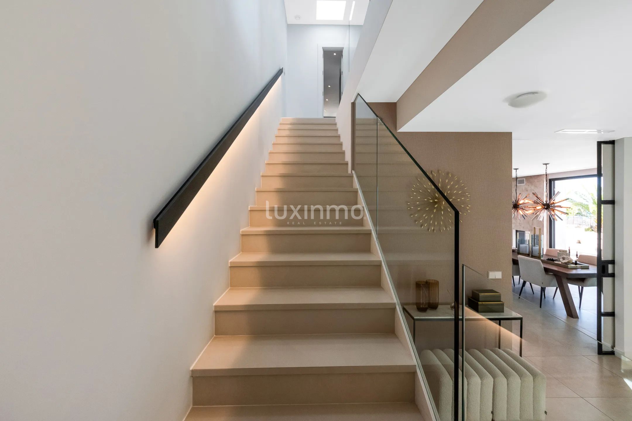 Beautiful villa with infinity pool and sea views for sale in Finestrat — photo 20