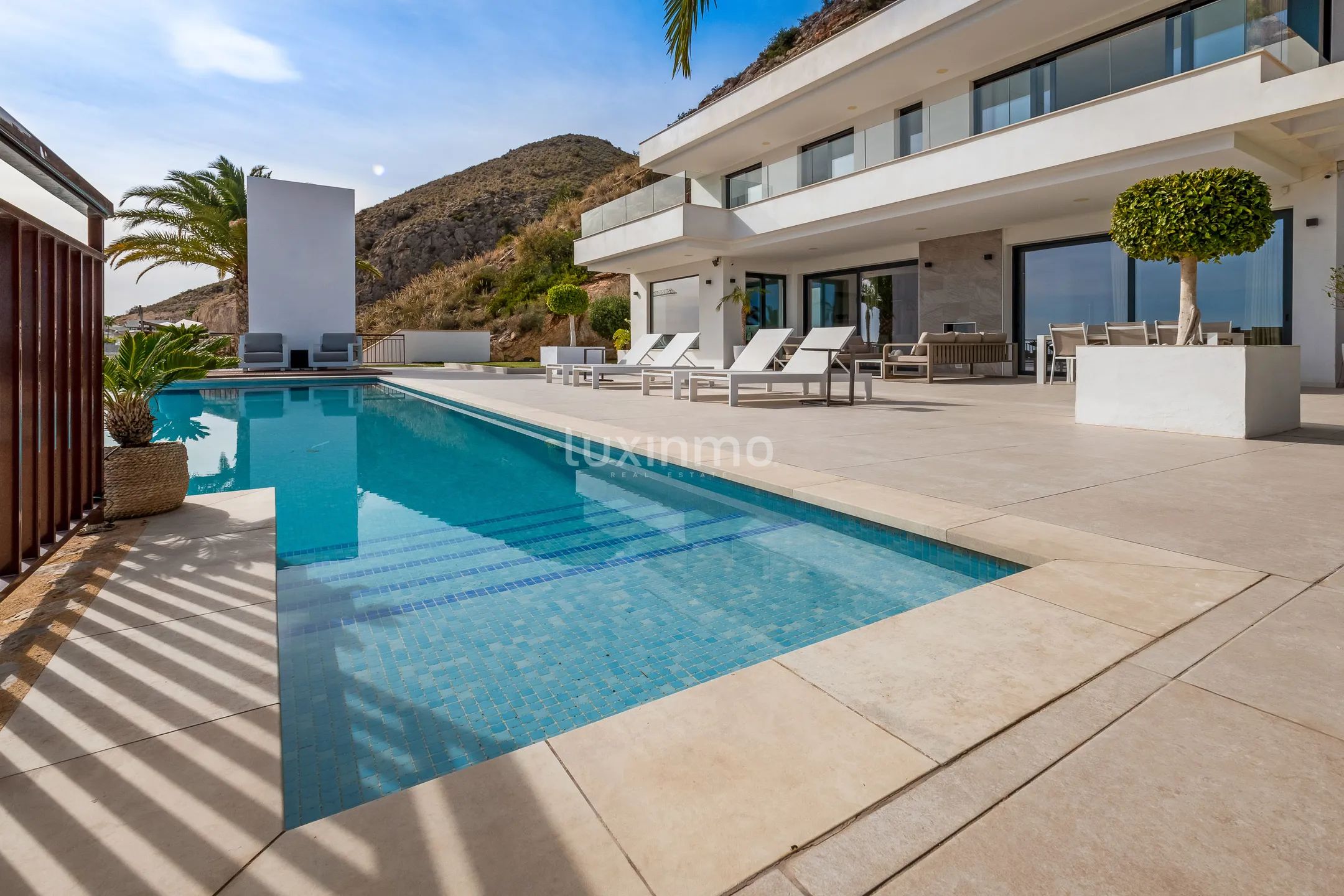 Beautiful villa with infinity pool and sea views for sale in Finestrat — photo 4