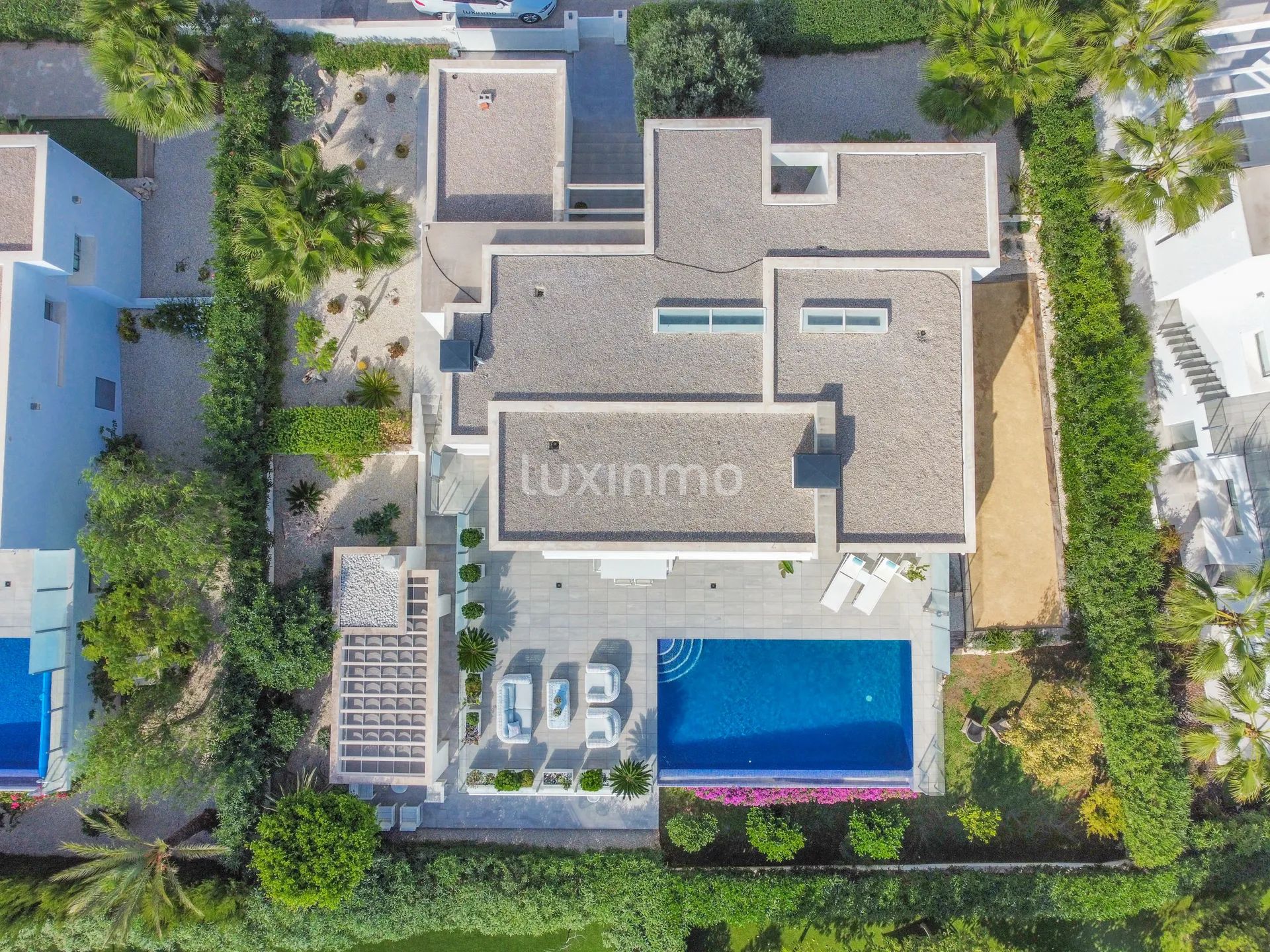 Solig och modern villa med havsutsikt — photo 33