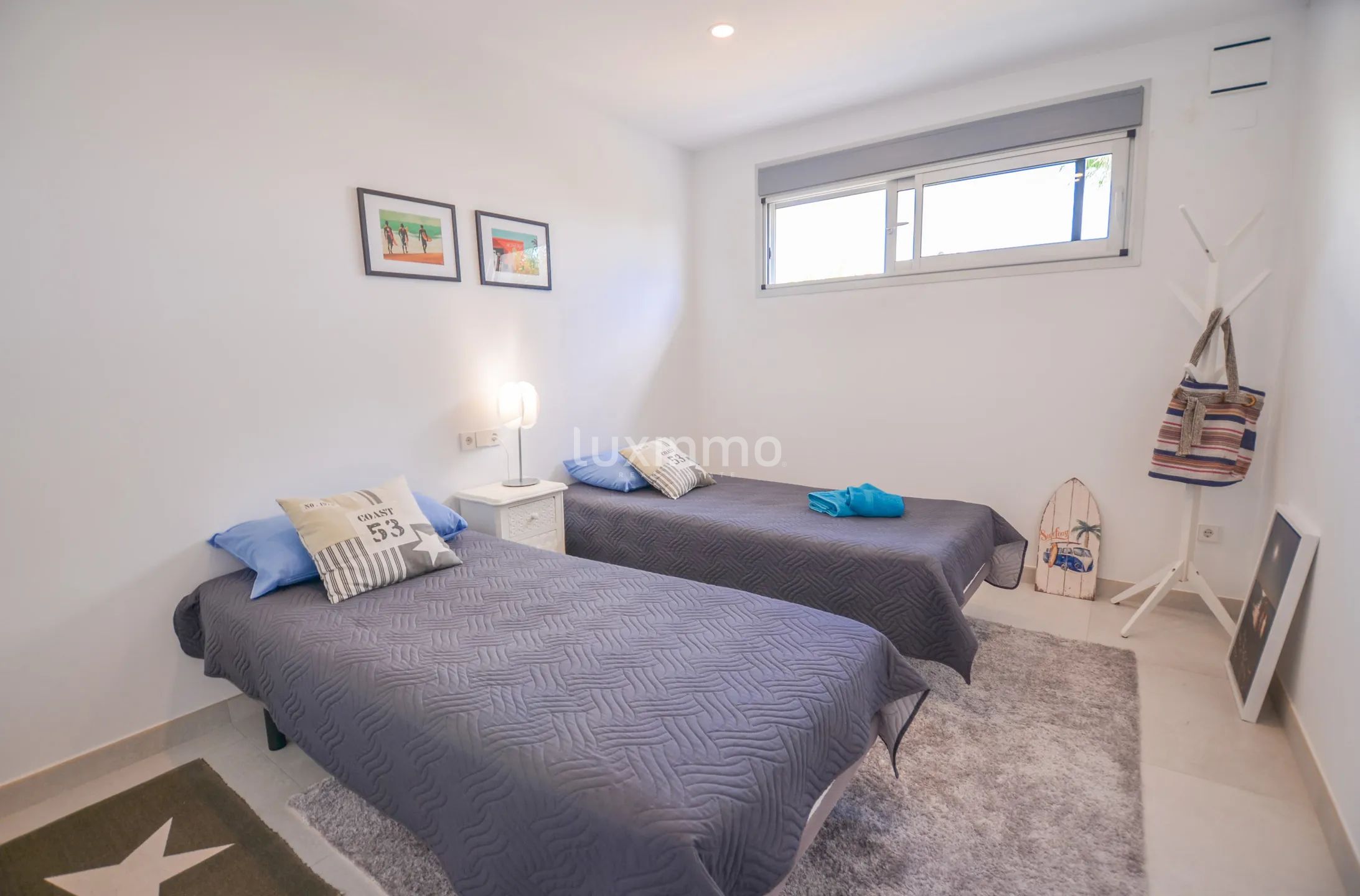 Solig och modern villa med havsutsikt — photo 29