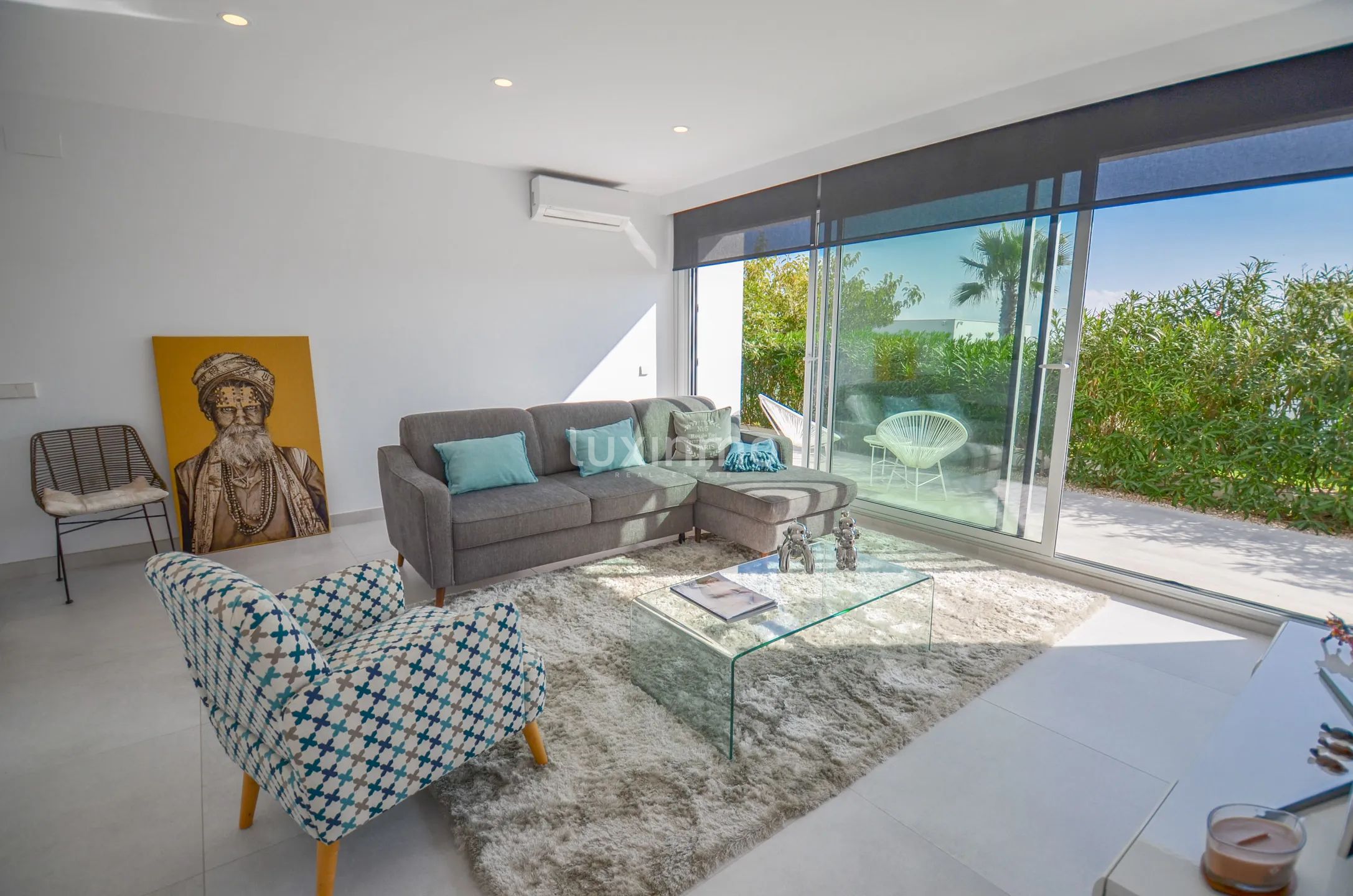 Solig och modern villa med havsutsikt — photo 24