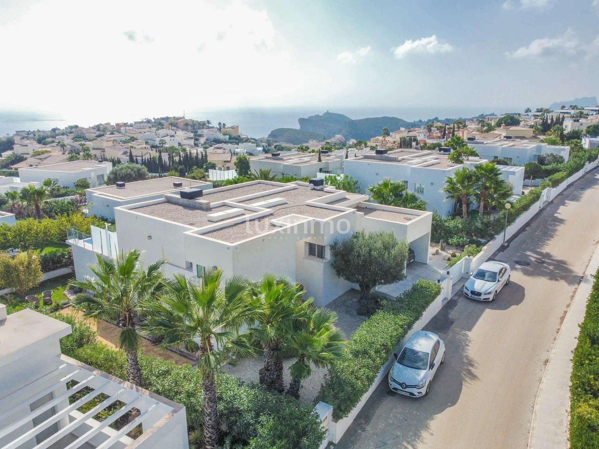 Solig och modern villa med havsutsikt — photo 35