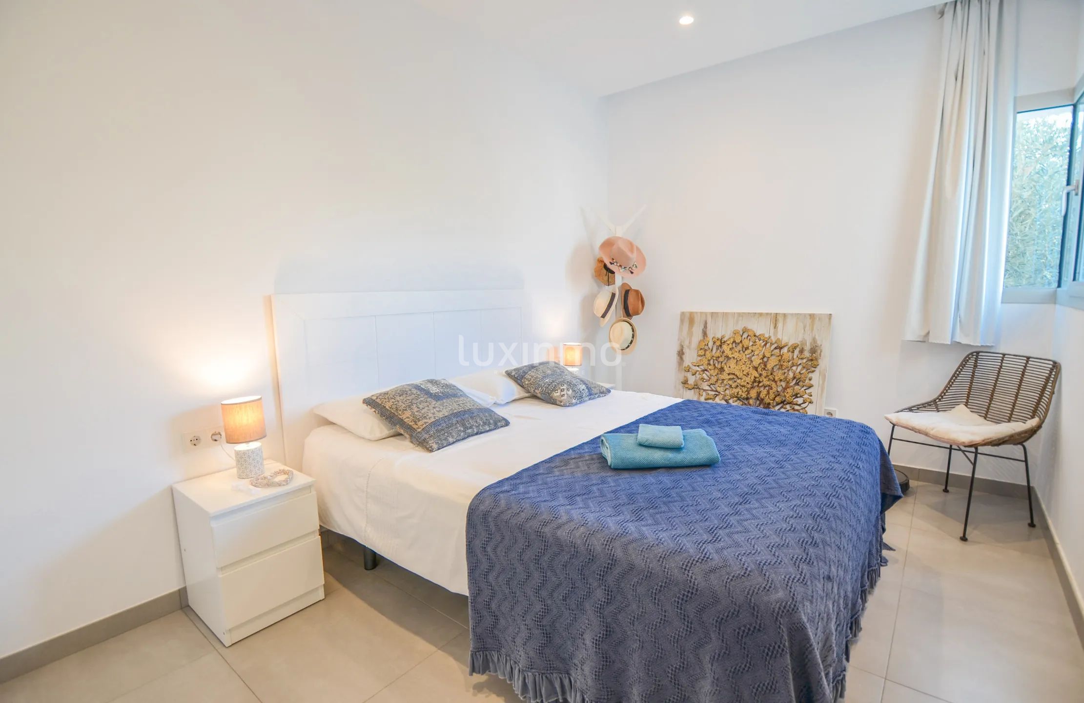 Solig och modern villa med havsutsikt — photo 18