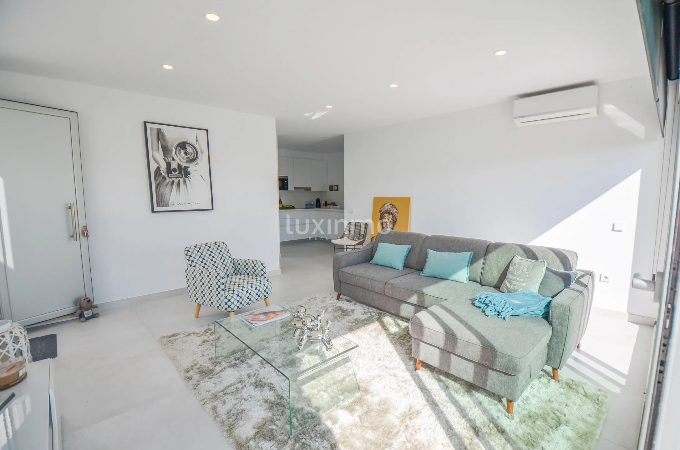 Solig och modern villa med havsutsikt — photo 25