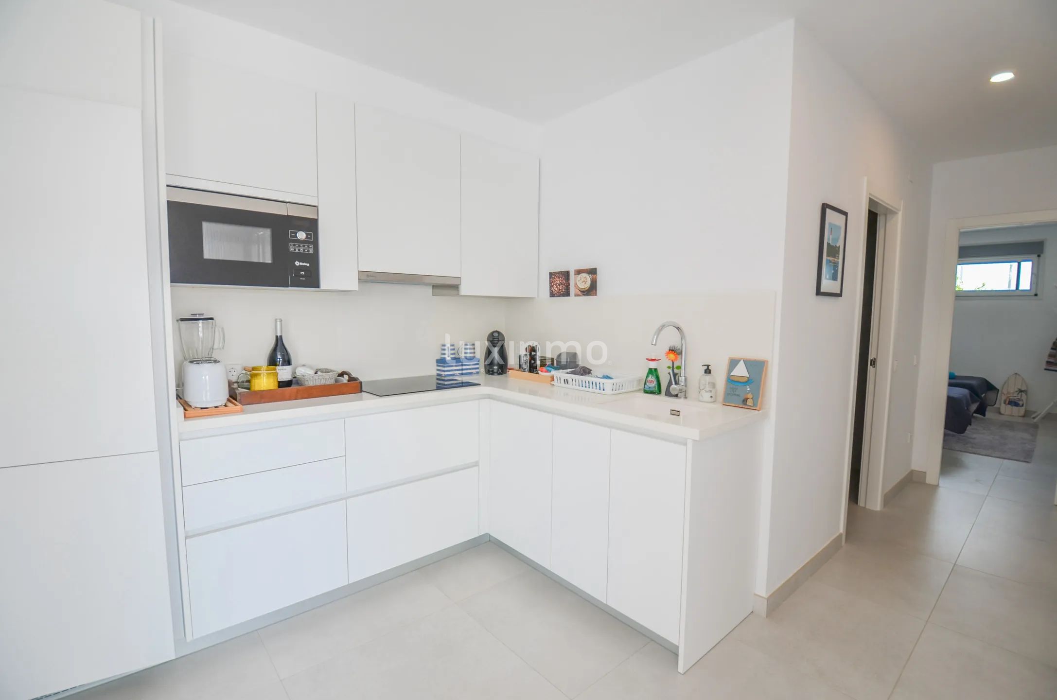 Solig och modern villa med havsutsikt — photo 26