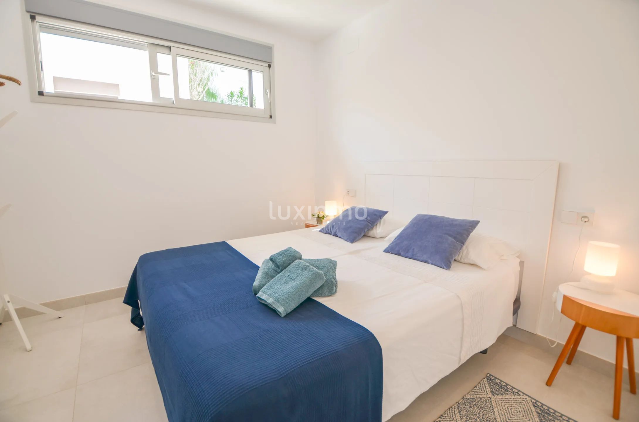 Solig och modern villa med havsutsikt — photo 27