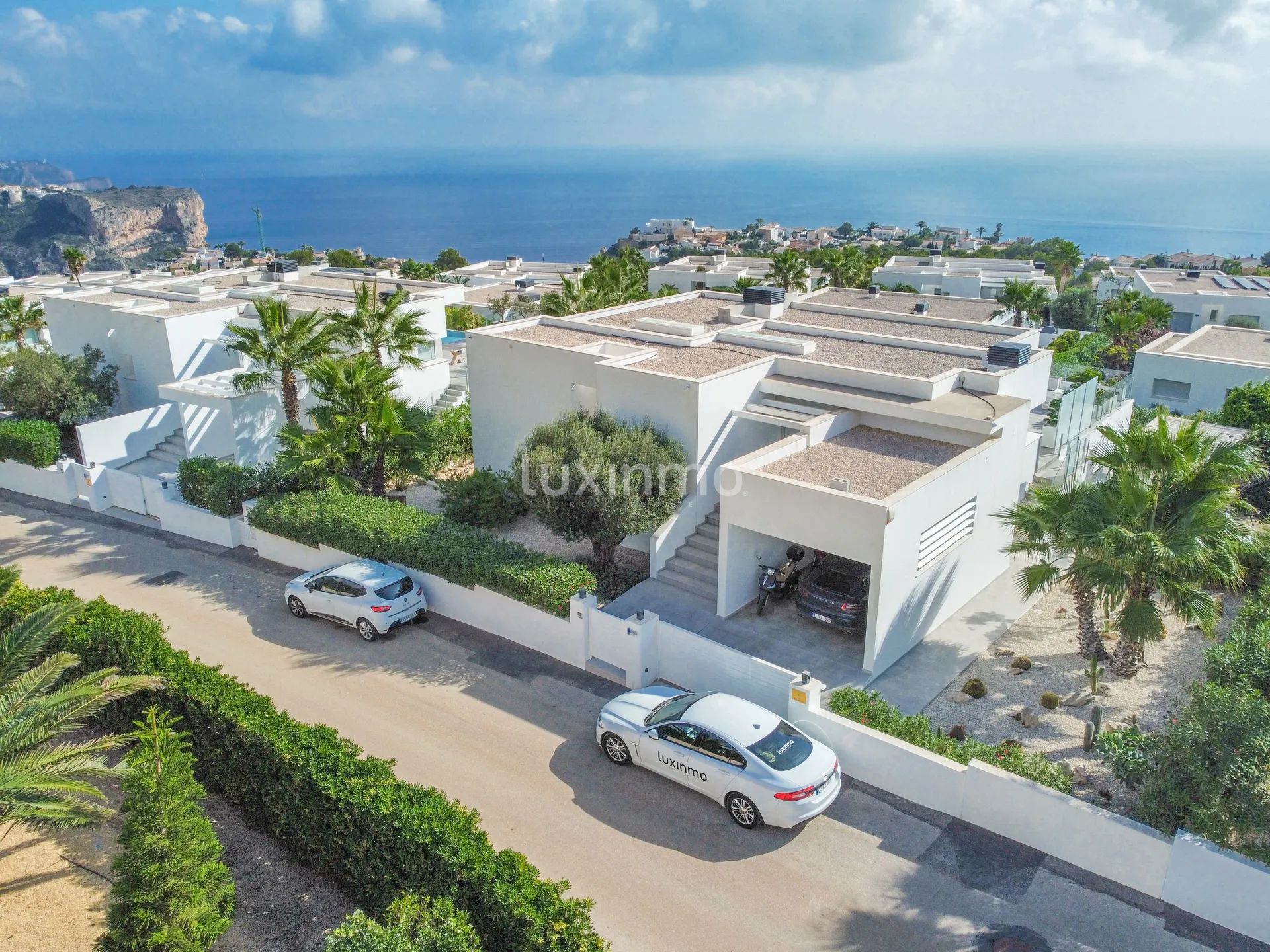 Solig och modern villa med havsutsikt — photo 34