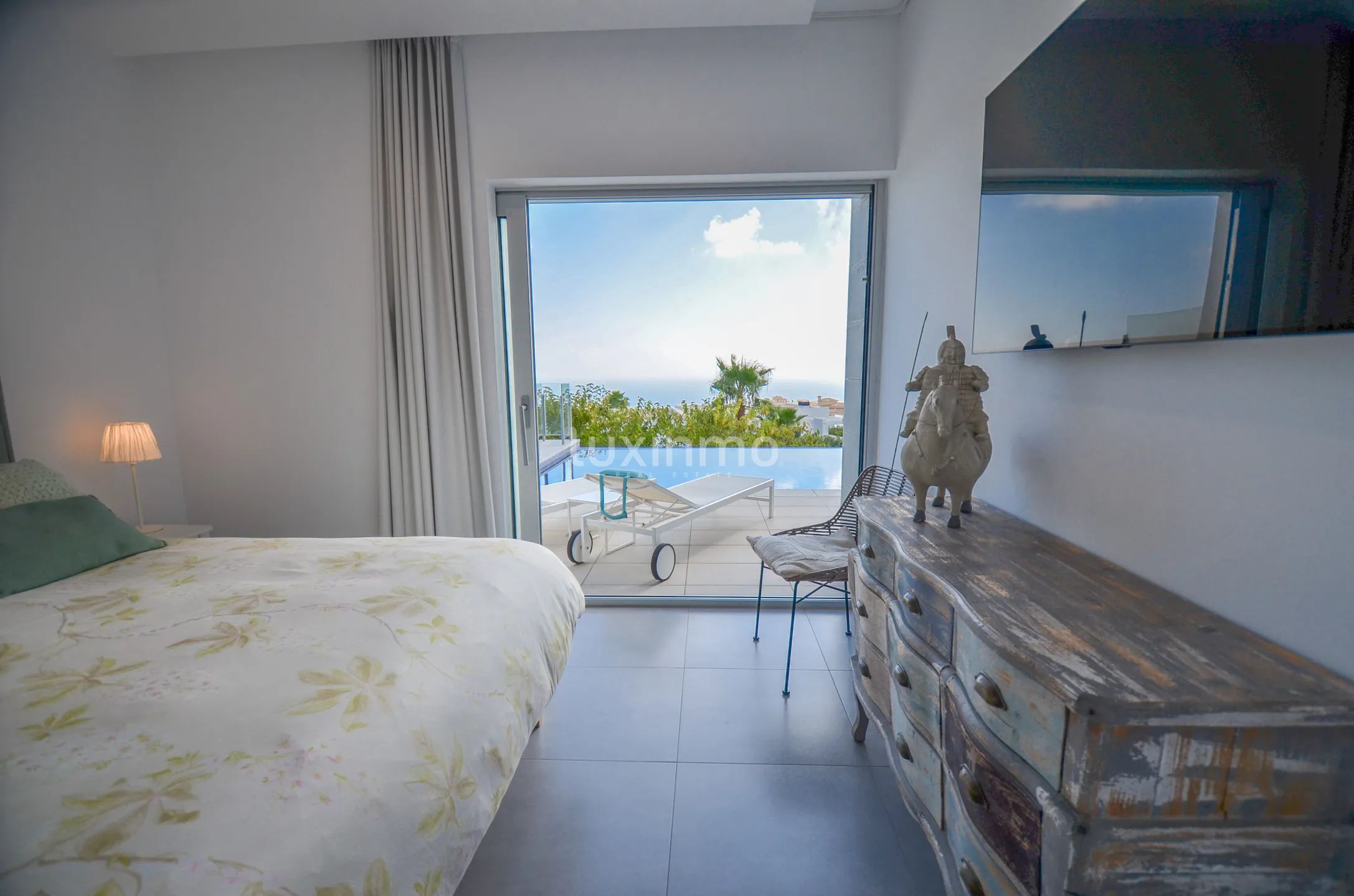 Solig och modern villa med havsutsikt — photo 14