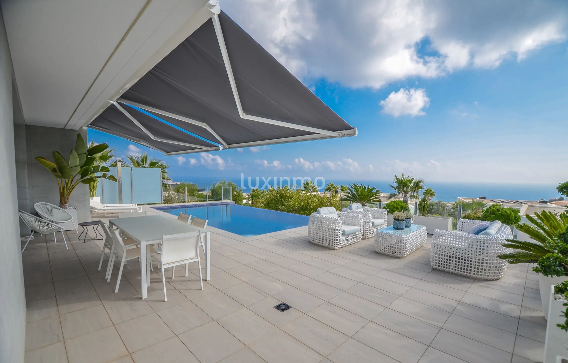 Solig och modern villa med havsutsikt — photo 20