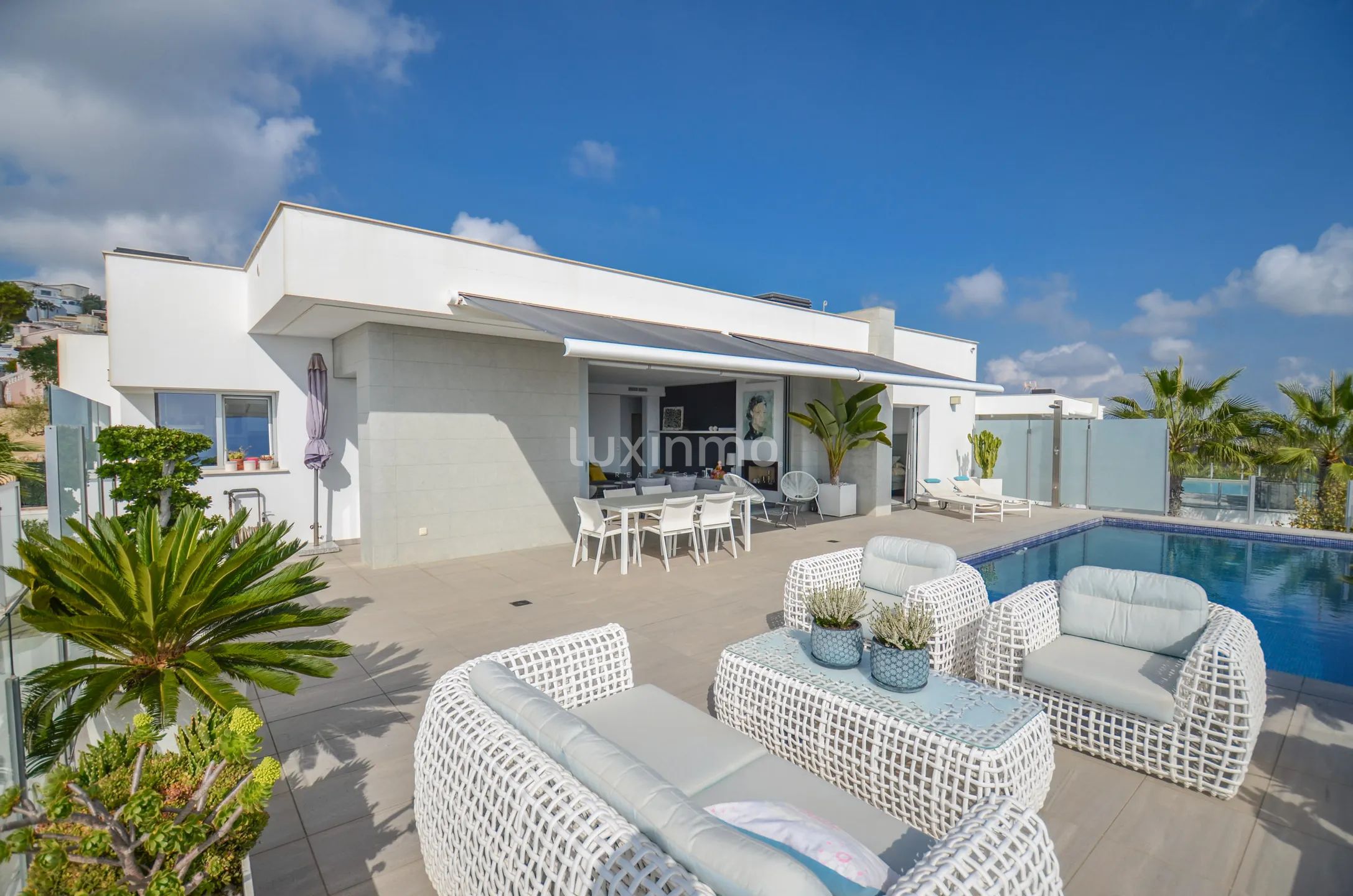 Solig och modern villa med havsutsikt — photo 8