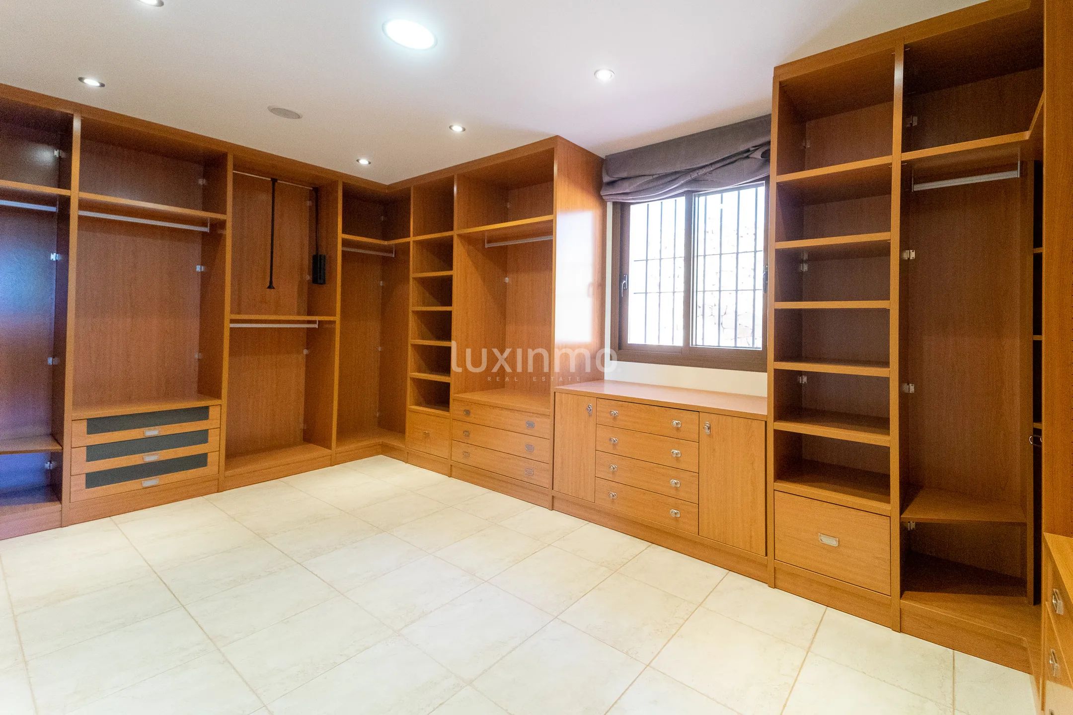 Fantastic located lightful and spacious Villa in Altea — photo 38