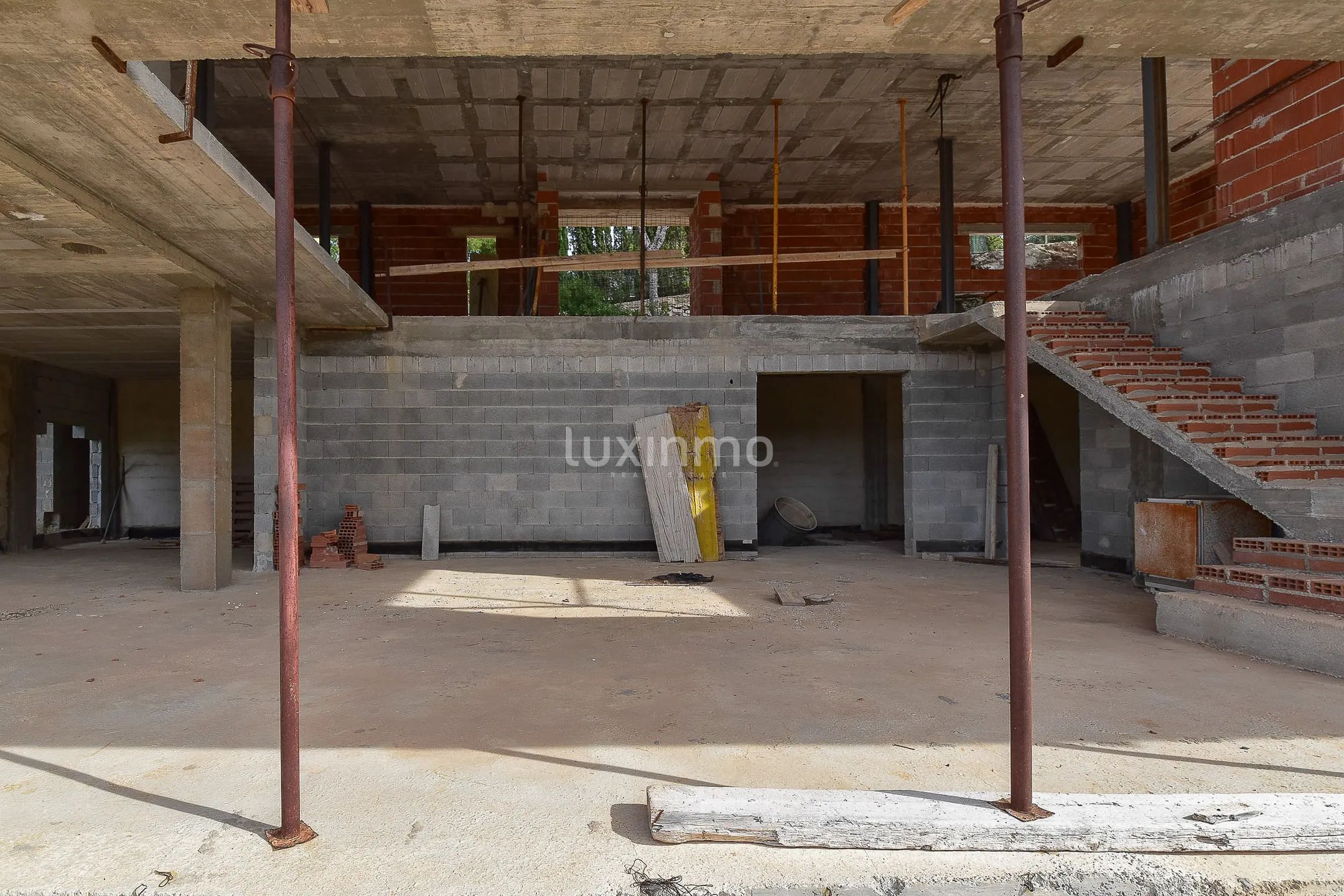 Nowoczesna willa w budowie z widokiem na morze — photo 15