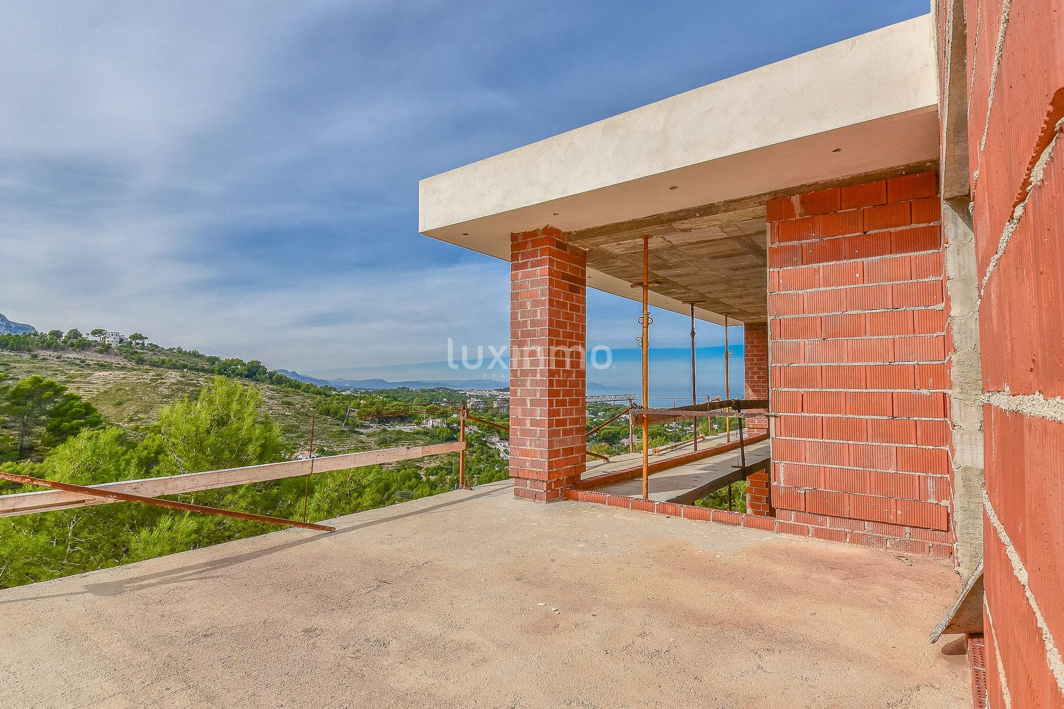 Nowoczesna willa w budowie z widokiem na morze — photo 20