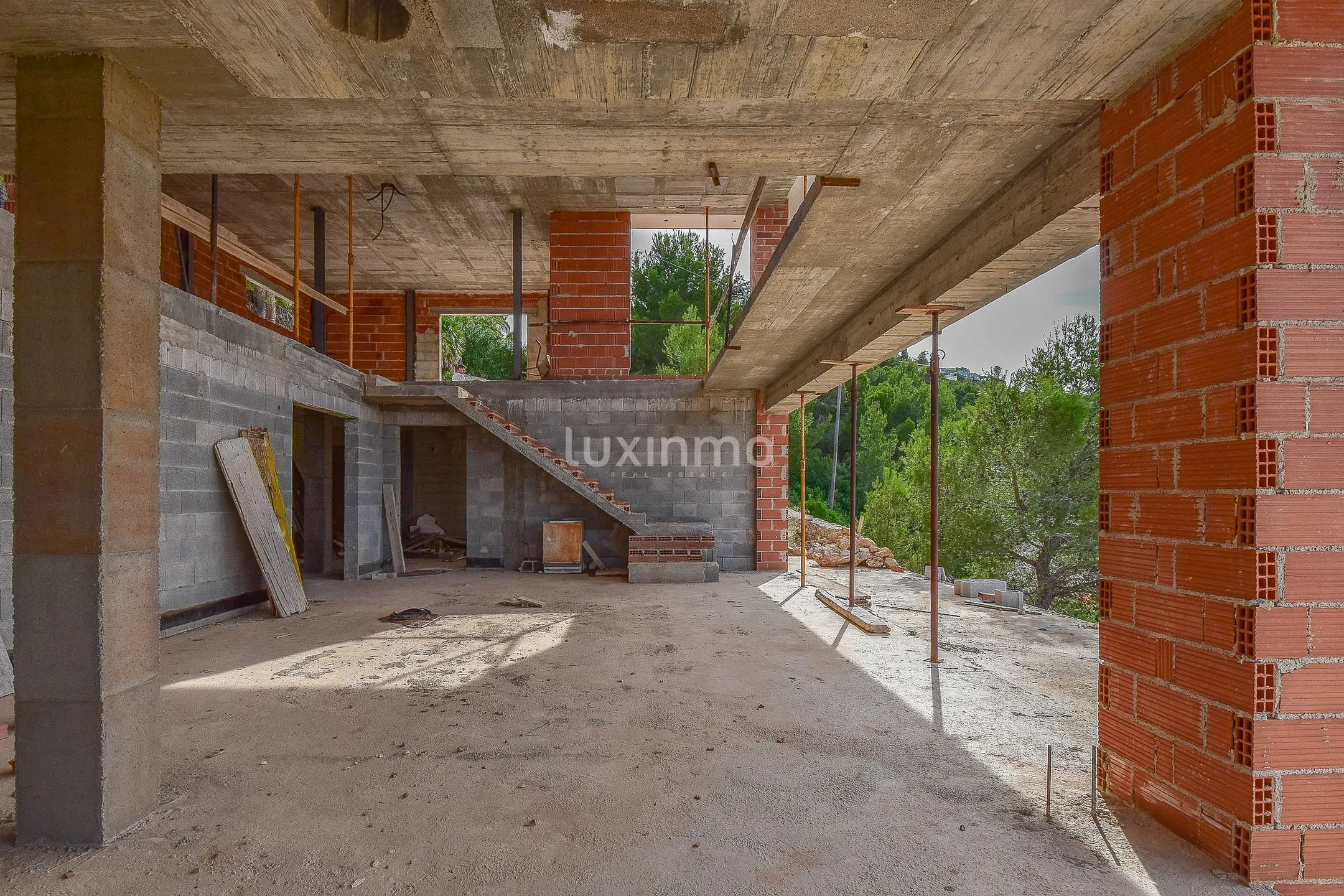 Nowoczesna willa w budowie z widokiem na morze — photo 18