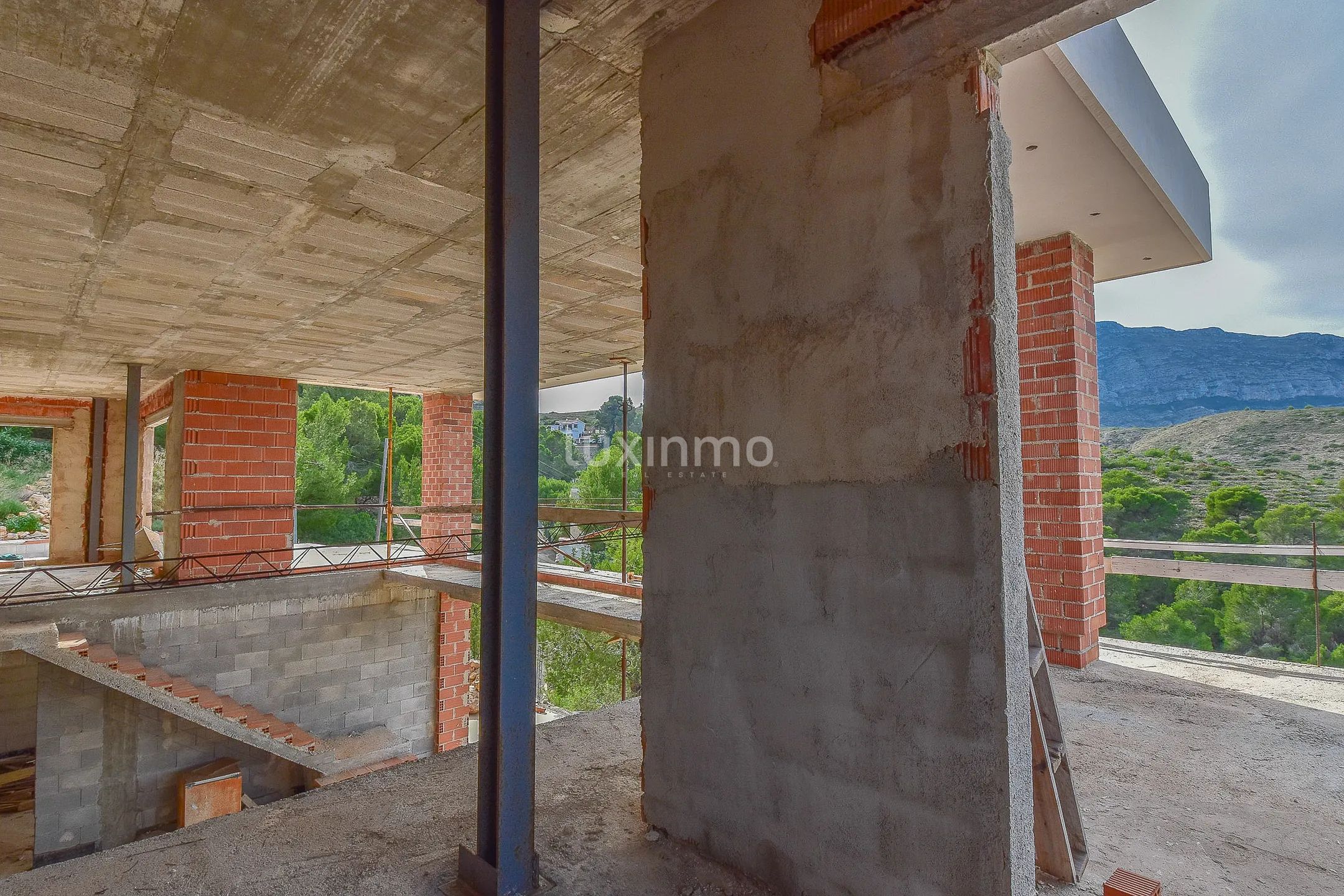 Nowoczesna willa w budowie z widokiem na morze — photo 12