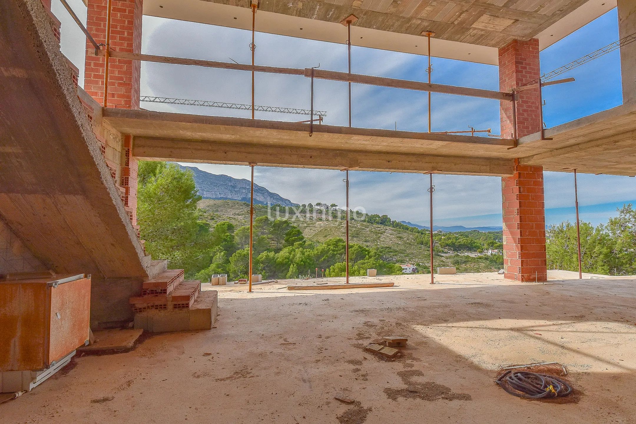 Nowoczesna willa w budowie z widokiem na morze — photo 16